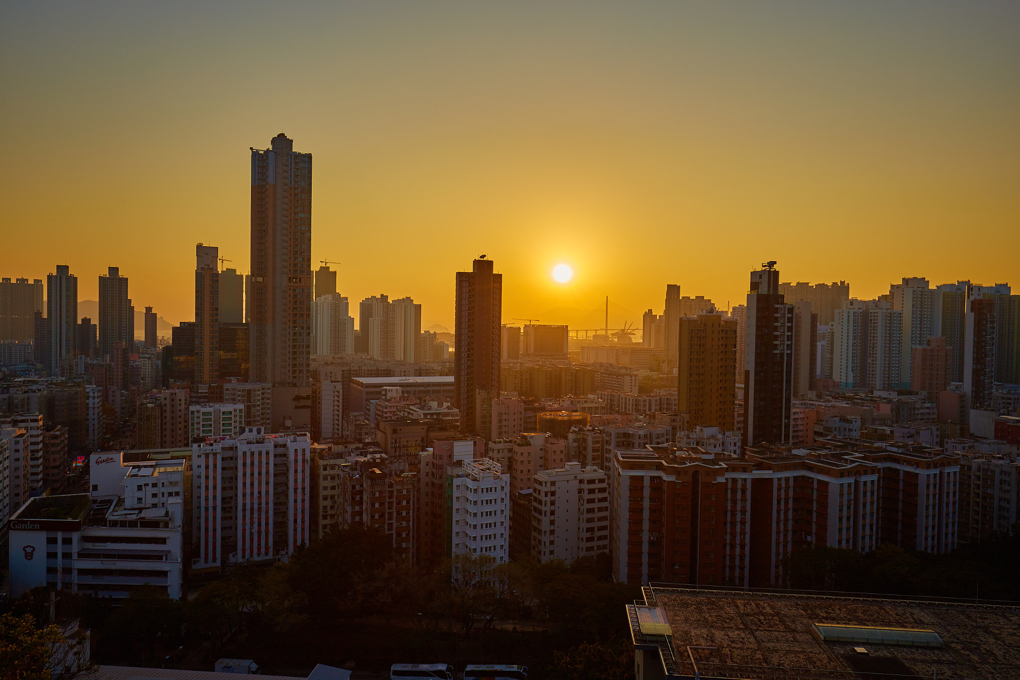 Canon EF 16-35mm F4L IS USM sample photo. Sunset in hong kong photography