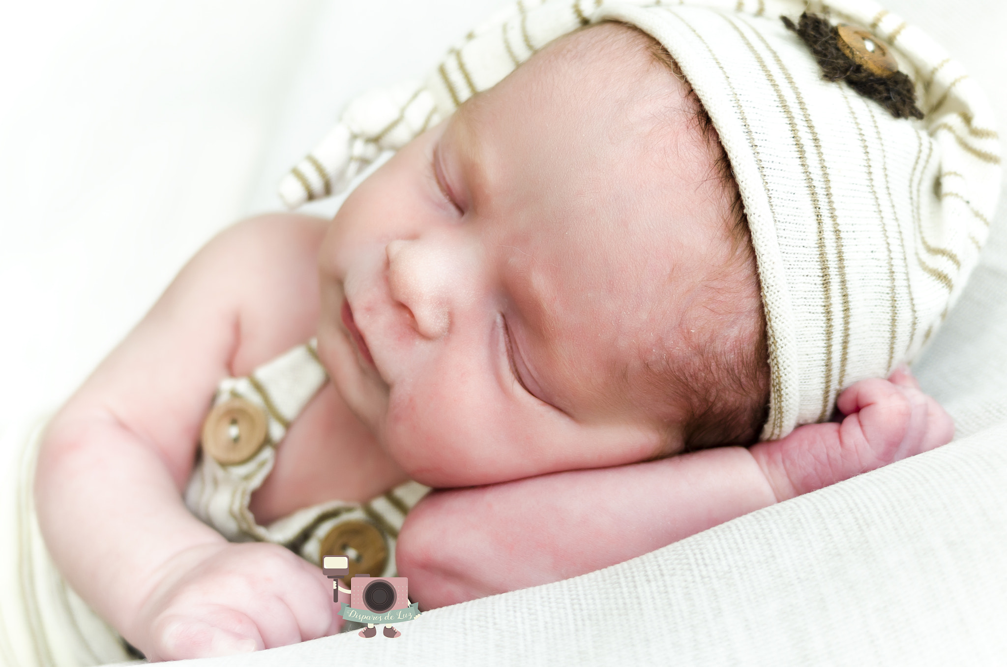 AF Zoom-Nikkor 35-70mm f/3.3-4.5 sample photo. Baby photography