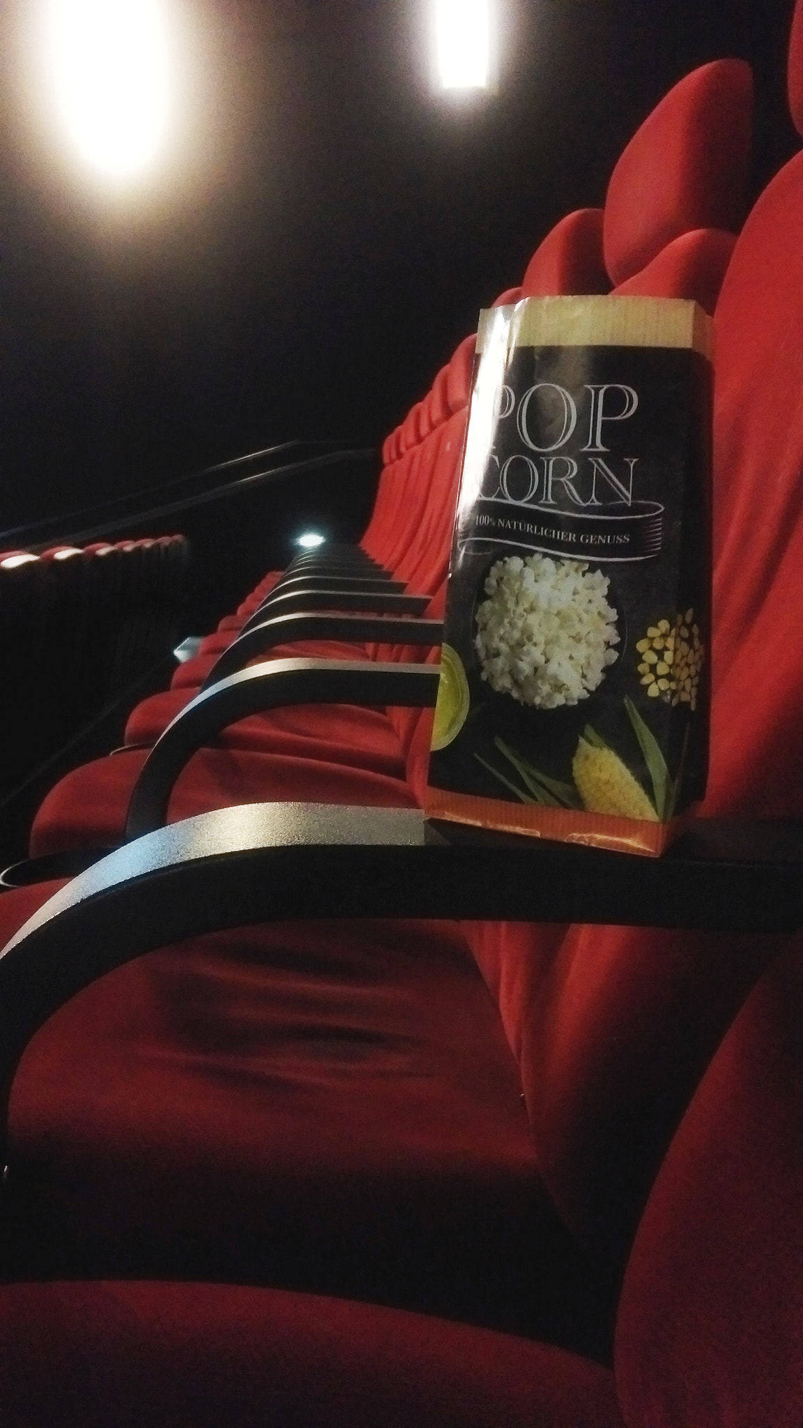 HTC ONE M8S sample photo. Kino und popcorn photography