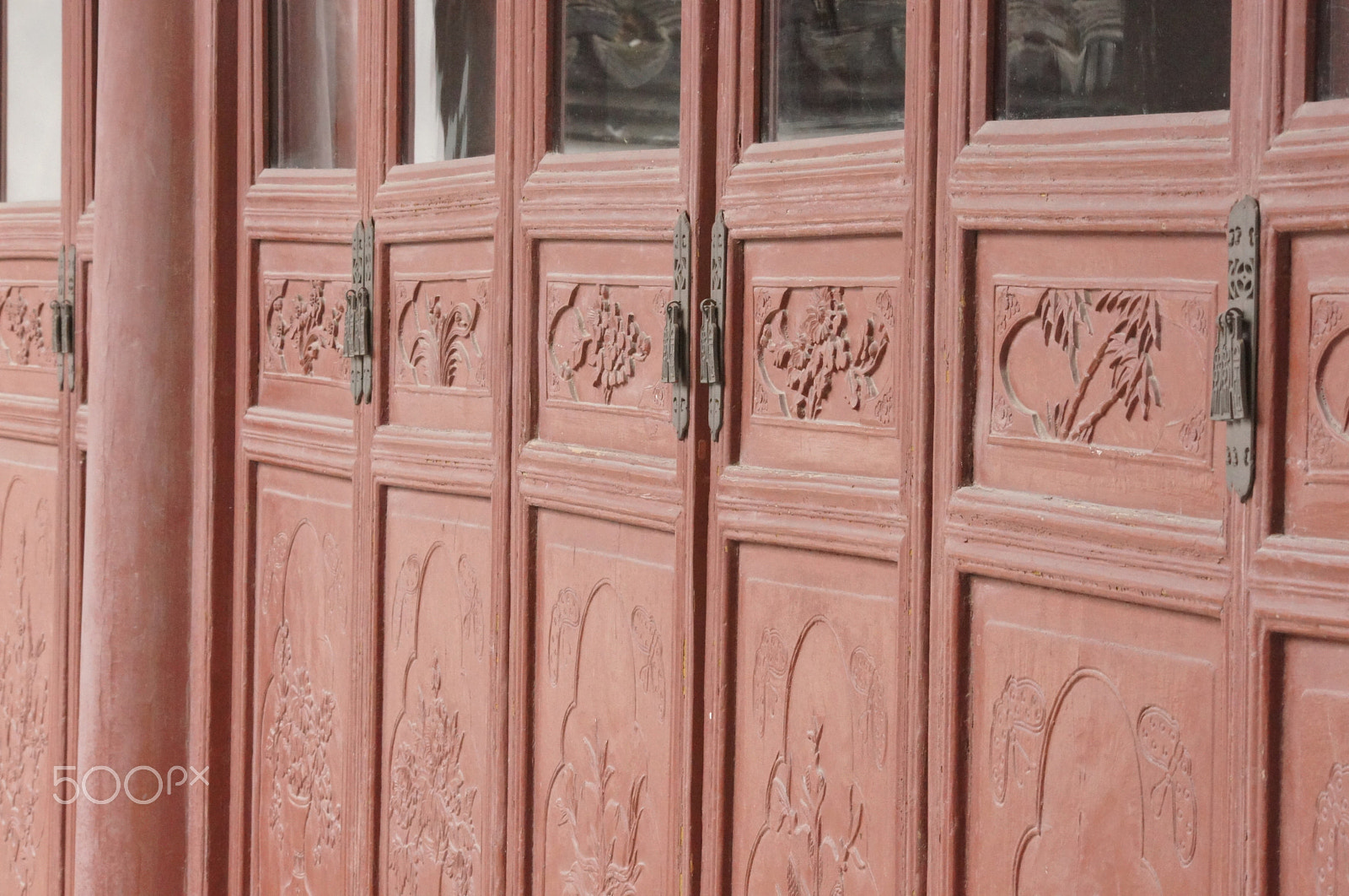 Sony SLT-A55 (SLT-A55V) + Sigma 70-300mm F4-5.6 DL Macro sample photo. Red wooden doors photography