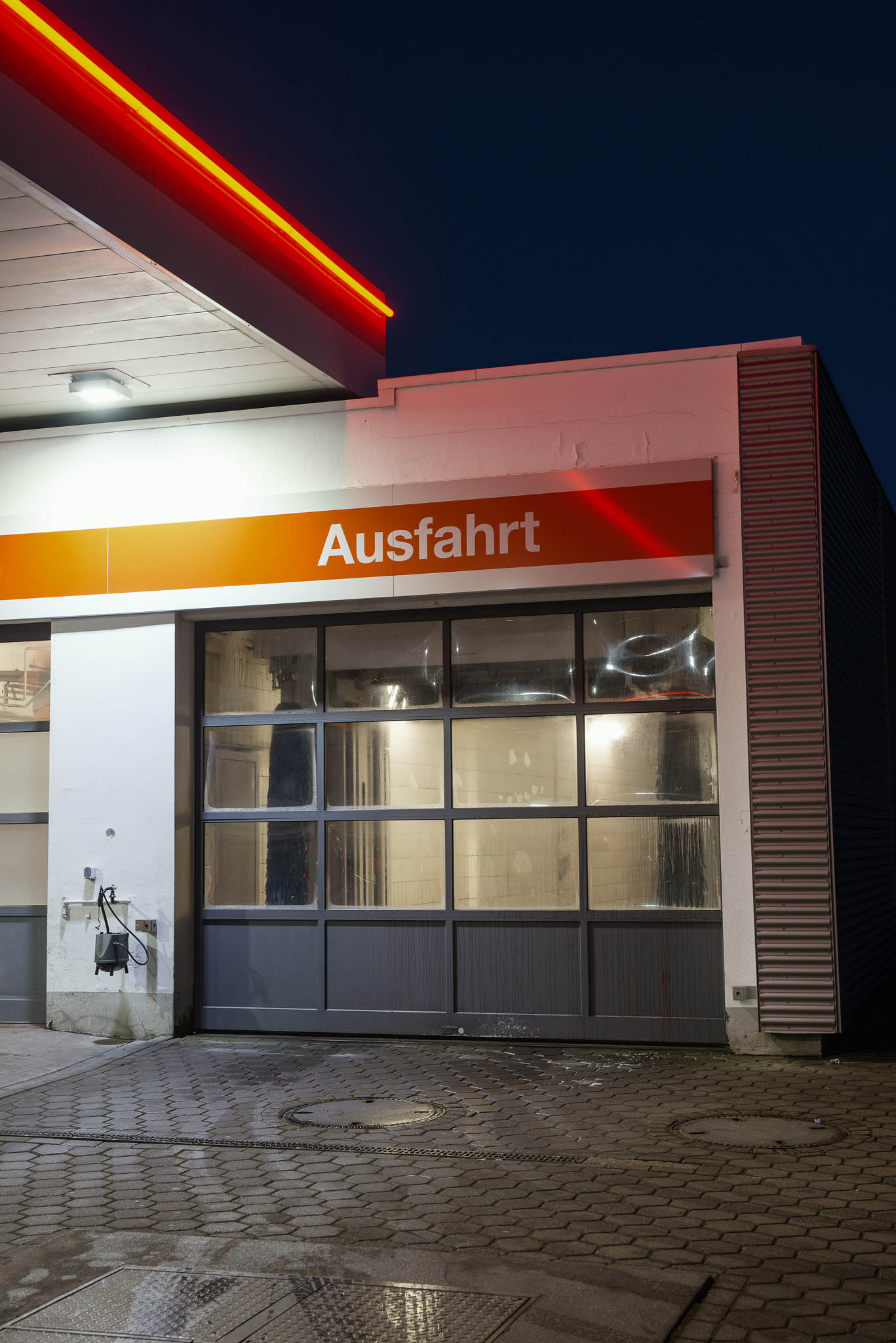 Sigma 24-70mm F2.8 EX DG HSM sample photo. Btf tankstelle wäsche photography