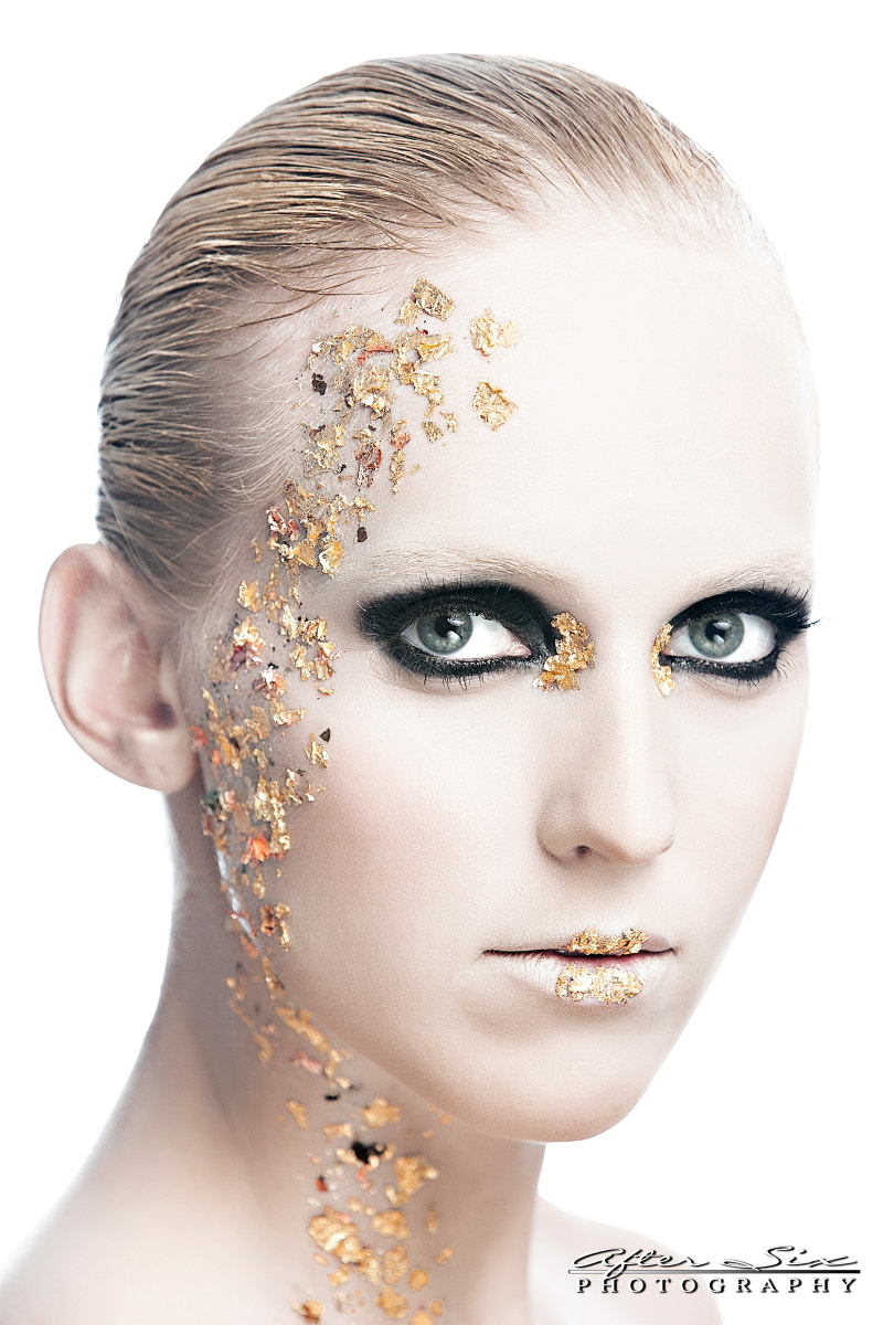 Canon EOS-1Ds Mark II sample photo. Fashion shoot "white face" gold flakes photography