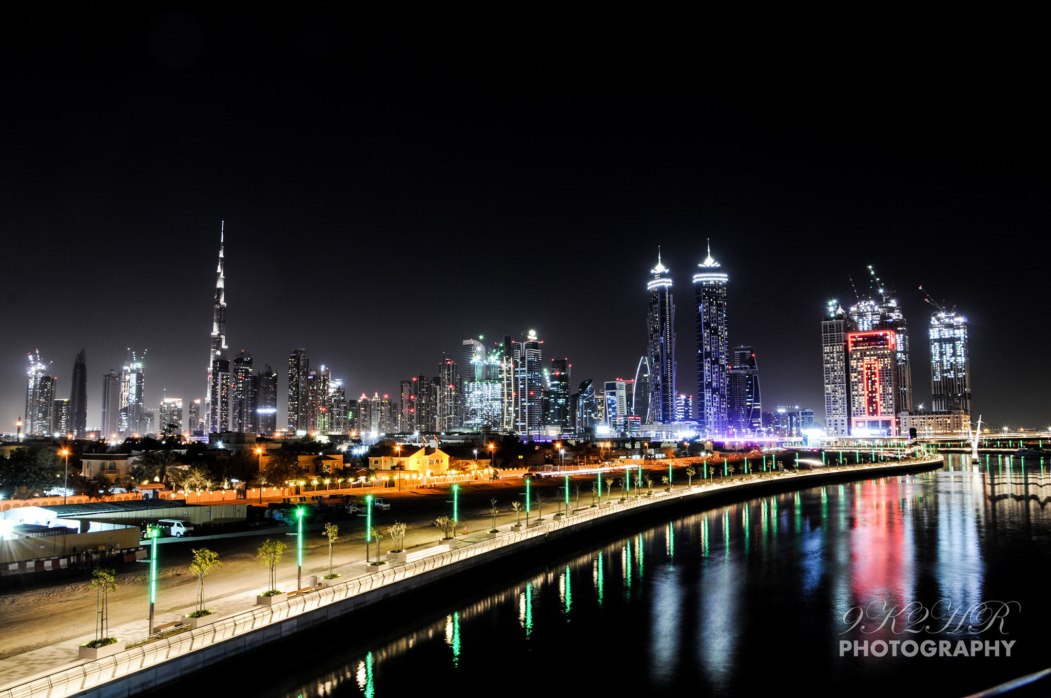 Nikon D300 + Nikon AF-S DX Nikkor 18-105mm F3.5-5.6G ED VR sample photo. Dubai night lights photography