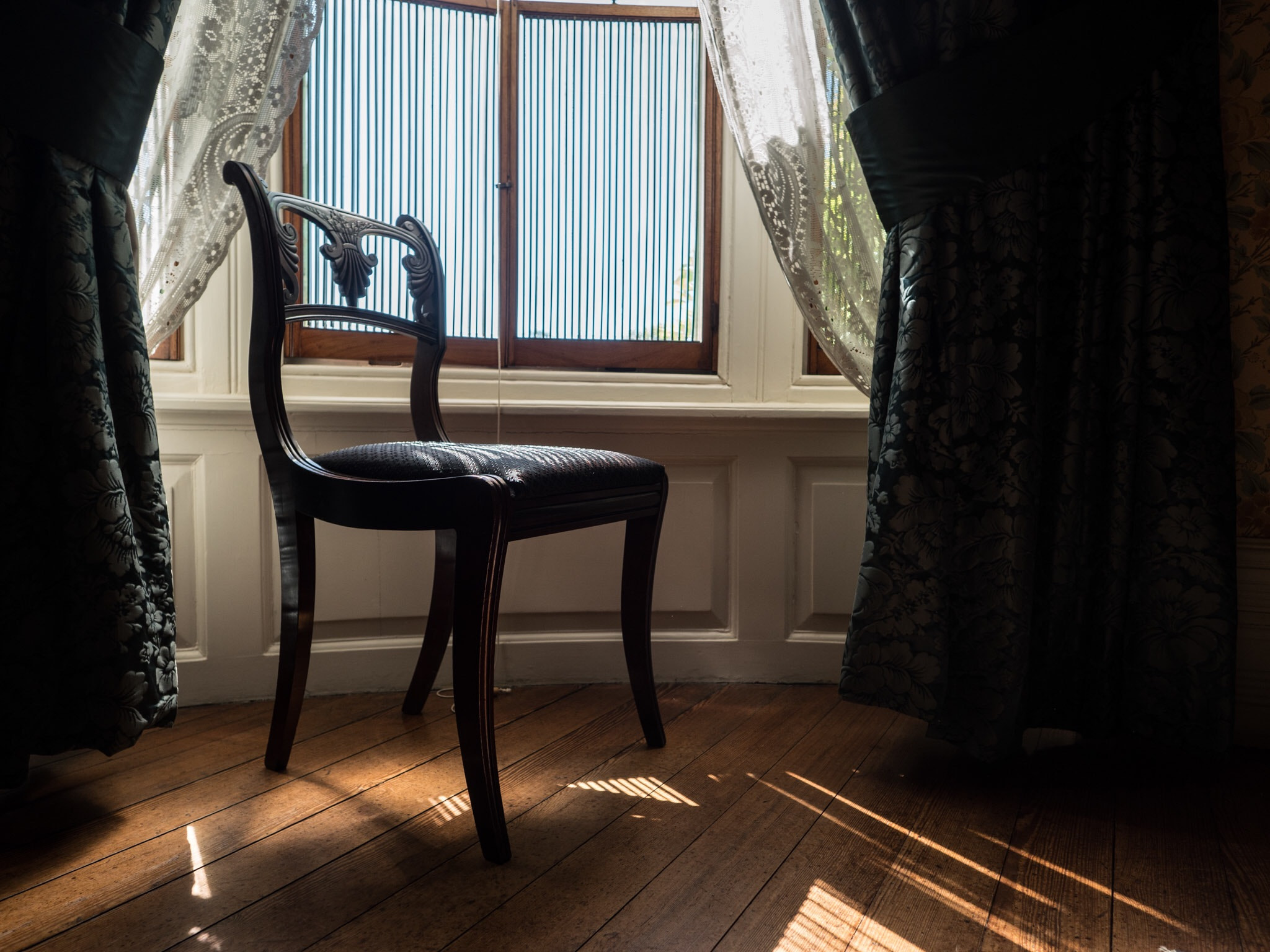 Panasonic Lumix DMC-GX8 + OLYMPUS M.12mm F2.0 sample photo. A place to sit in the sun photography