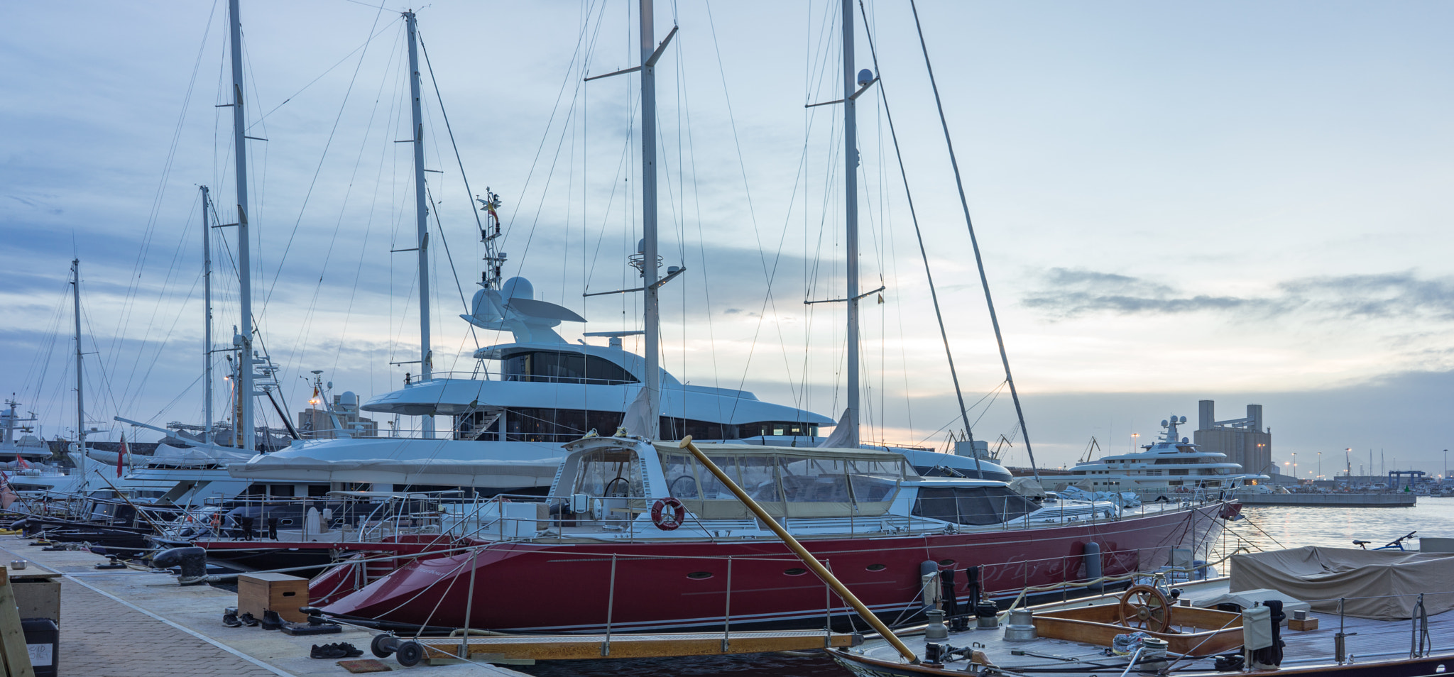 Sony a7R + Sony FE 28mm F2 sample photo. Boats in the harbour  photography