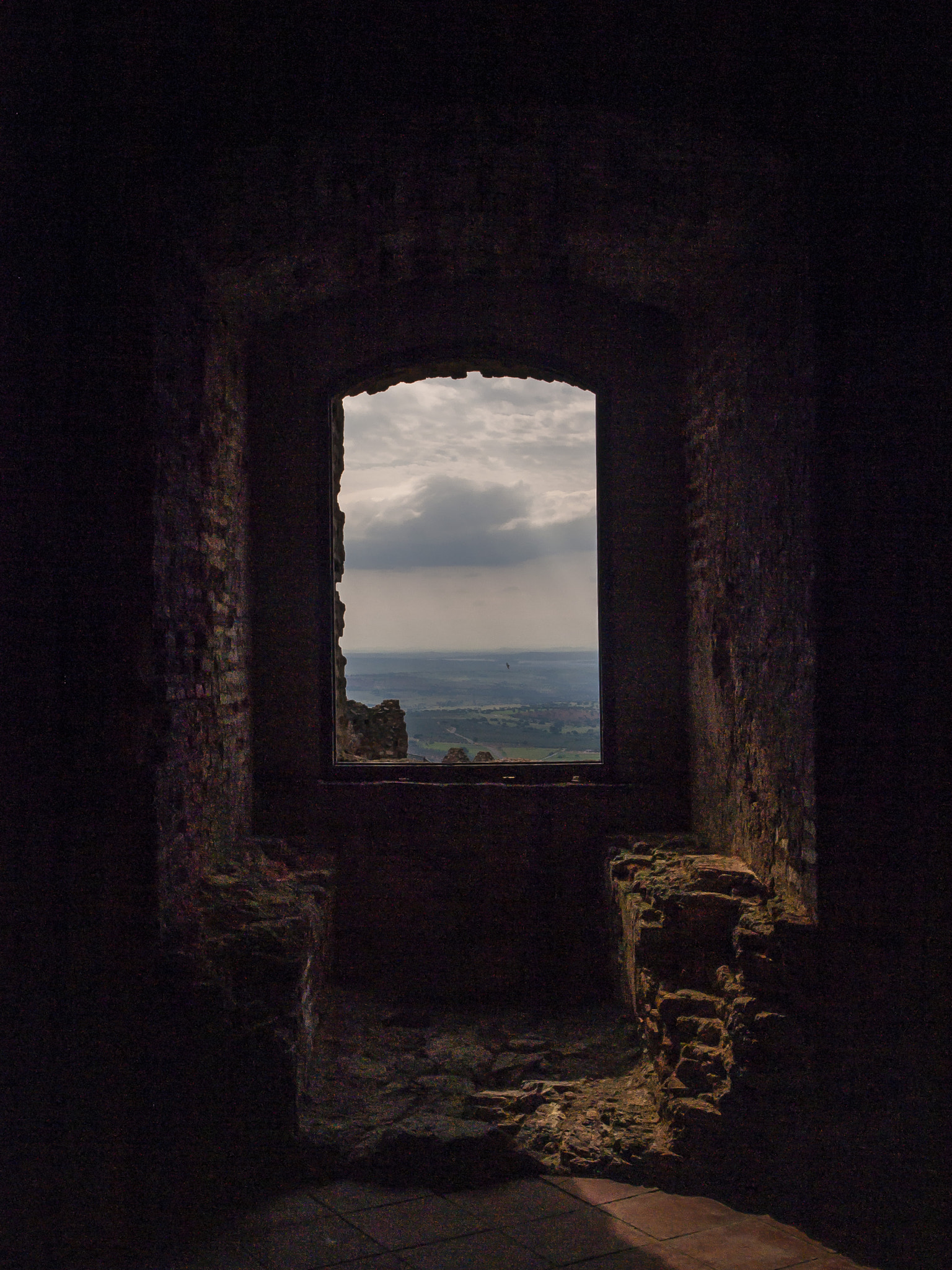 OLYMPUS 14-42mm Lens sample photo. Soy una abierta ventana por donde ver tenebrosa la vida. pero hay un rayo de sol en la lucha que... photography