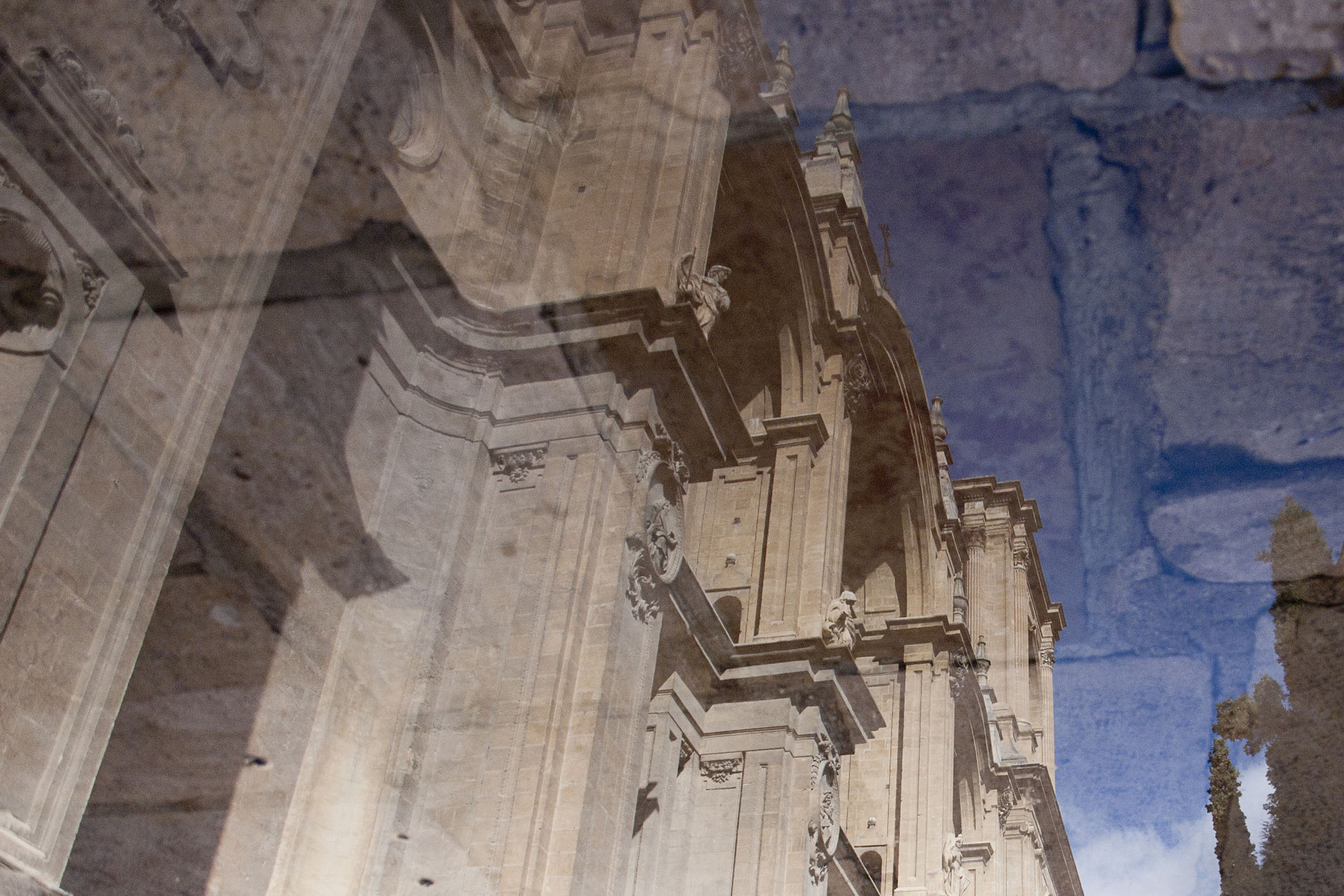 OLYMPUS 14-42mm Lens sample photo. Catedral reflejada en un charco photography