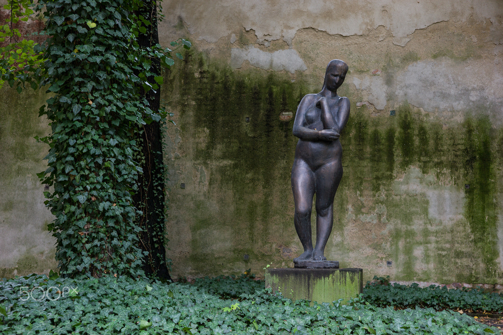 Leica M9 + Summicron-M 50mm f/2 (III) sample photo. Praha castle sculpture photography