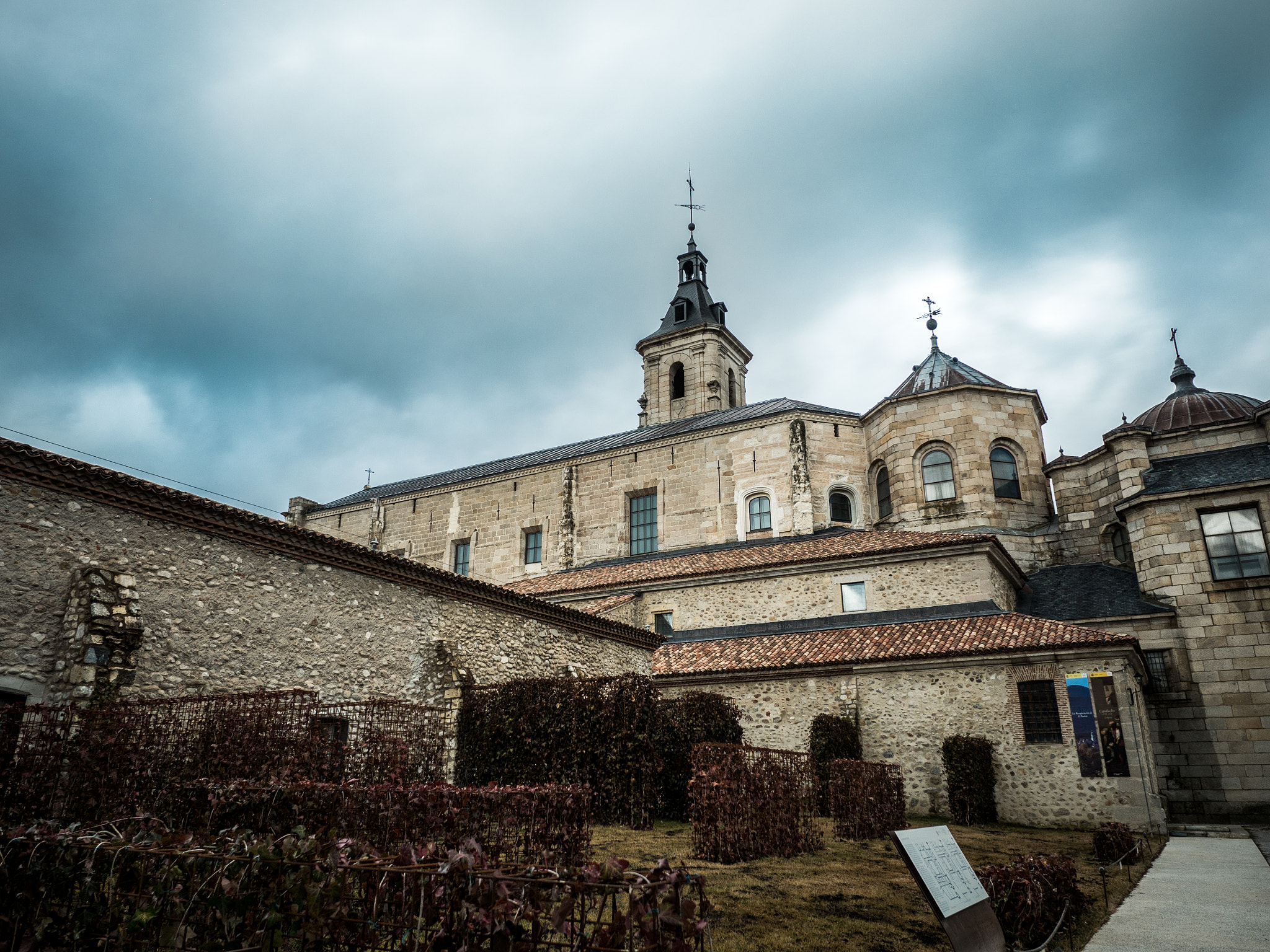 Panasonic Lumix DMC-GH4 + LEICA DG SUMMILUX 12/F1.4 sample photo. Paseo por rascafria photography