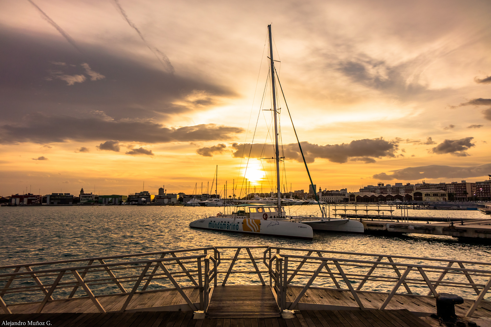 Sony Cyber-shot DSC-RX10 sample photo. Atardecer en el puerto de valencia. photography