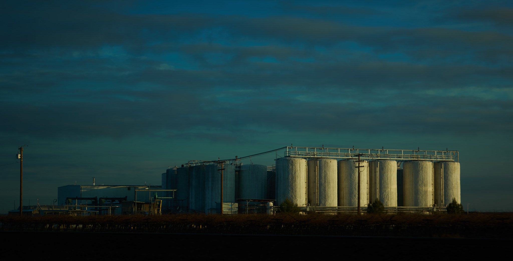 Sony a6300 + Sony E 18-55mm F3.5-5.6 OSS sample photo. Interstate 5 near visalia photography