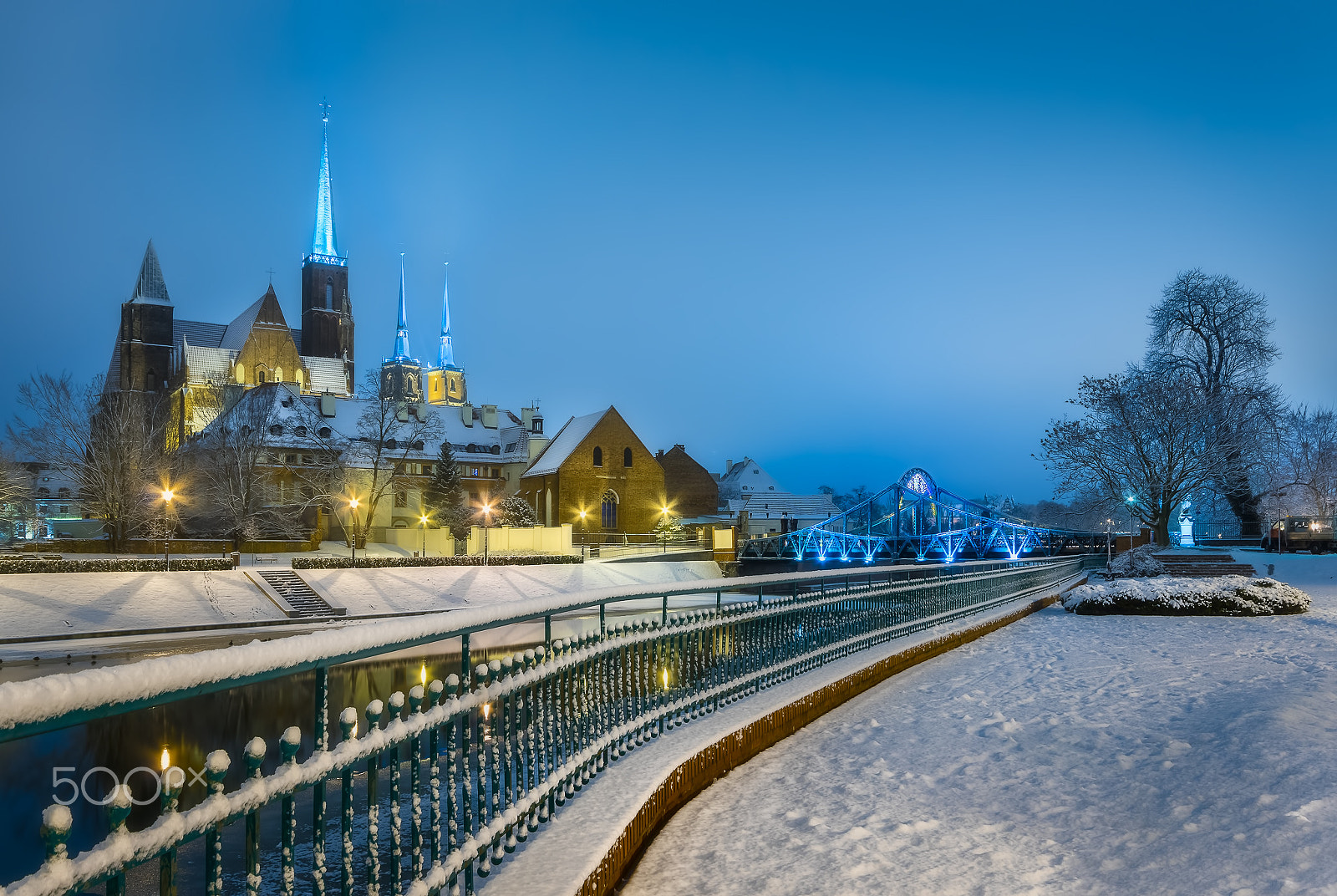 Sigma AF 10-20mm F4-5.6 EX DC sample photo. White winter photography