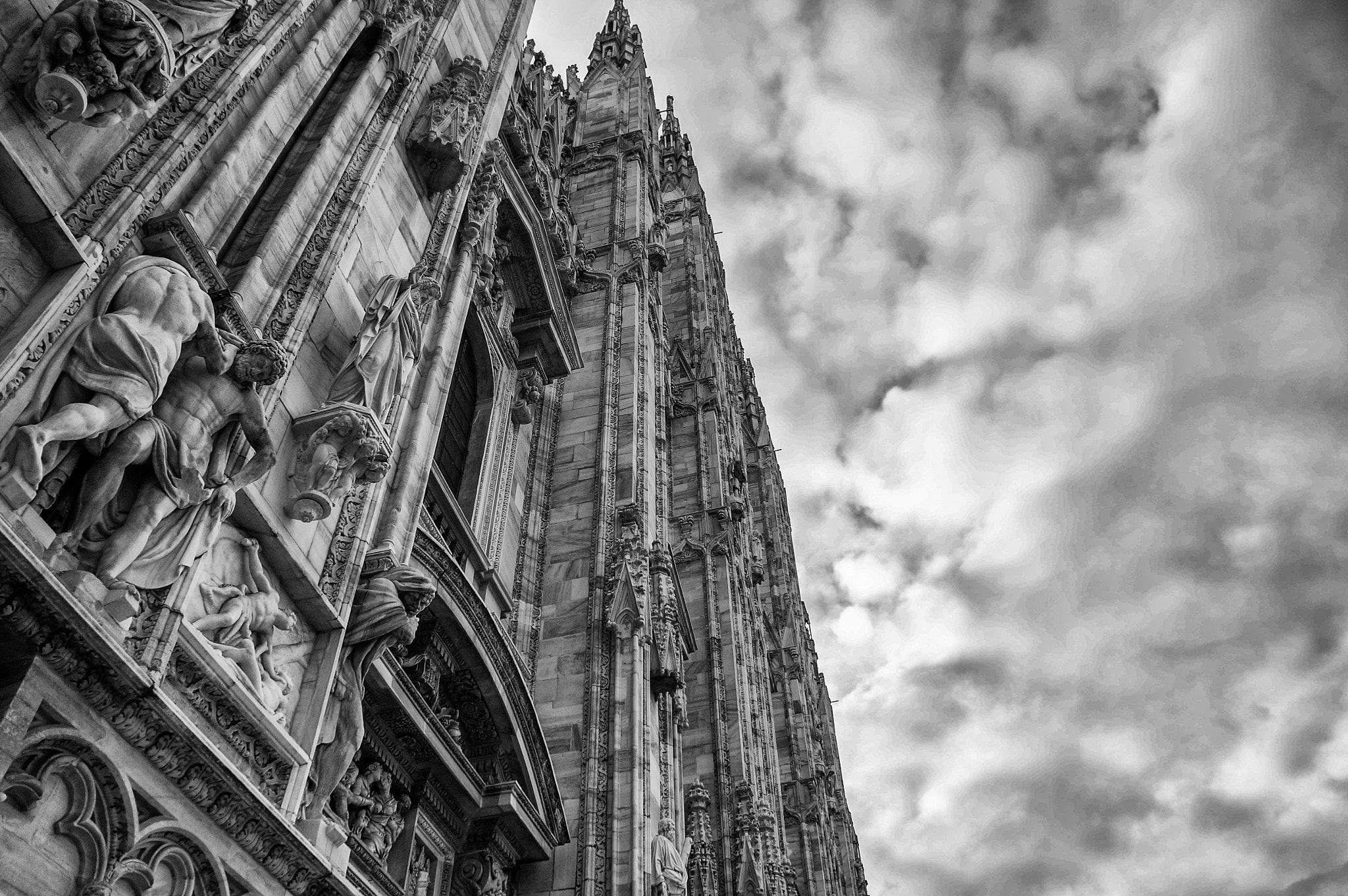 Sony Alpha NEX-5R + Sony E 18-55mm F3.5-5.6 OSS sample photo. Clouds over duomo photography