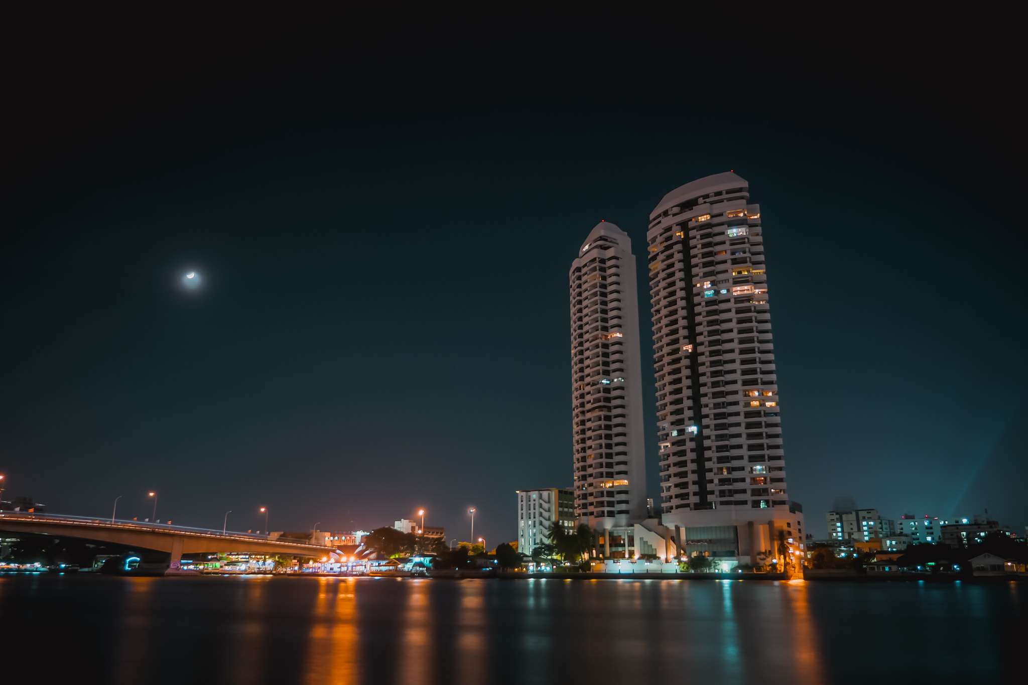 Panasonic Lumix G X Vario 12-35mm F2.8 ASPH Power OIS sample photo. Bangkok by night photography