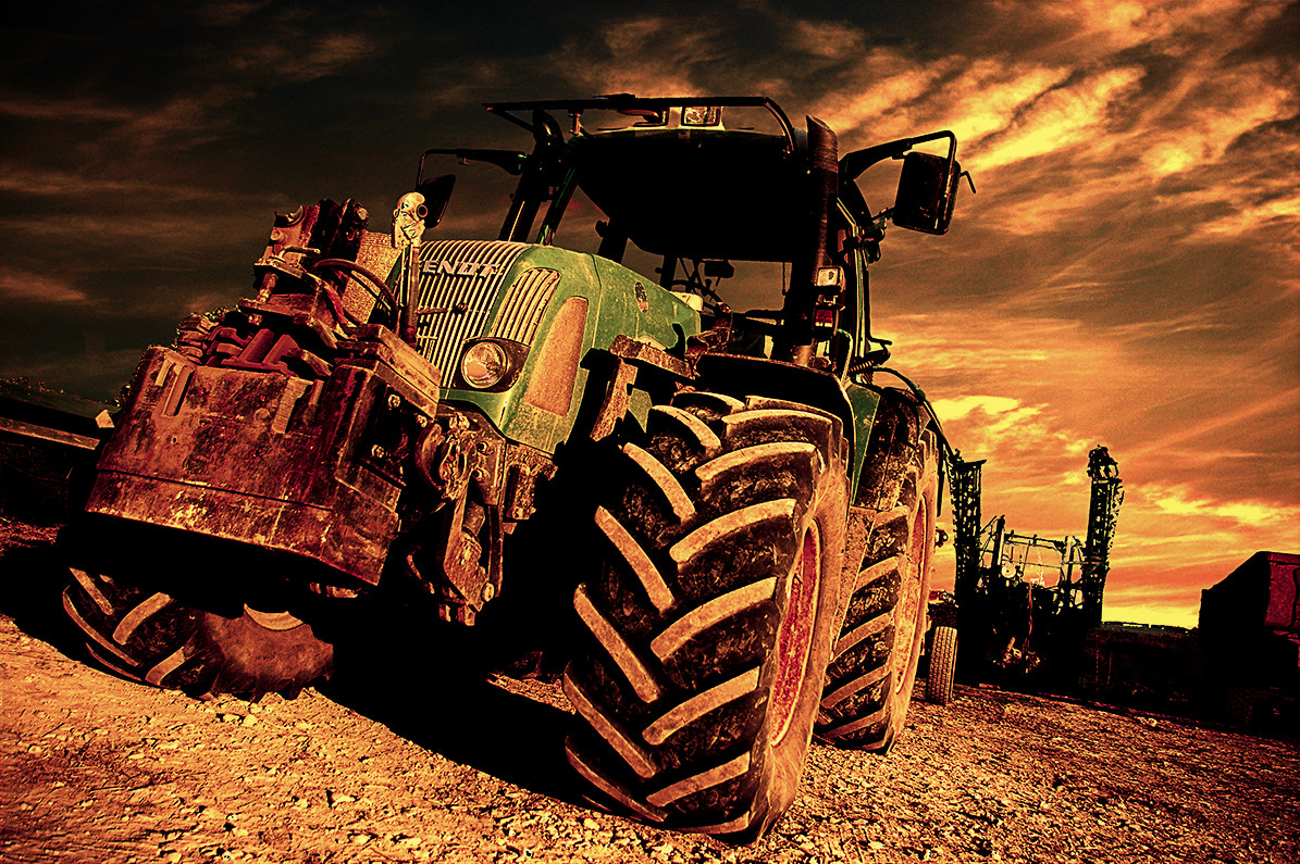 Pentax K100D sample photo. Tractor power photography