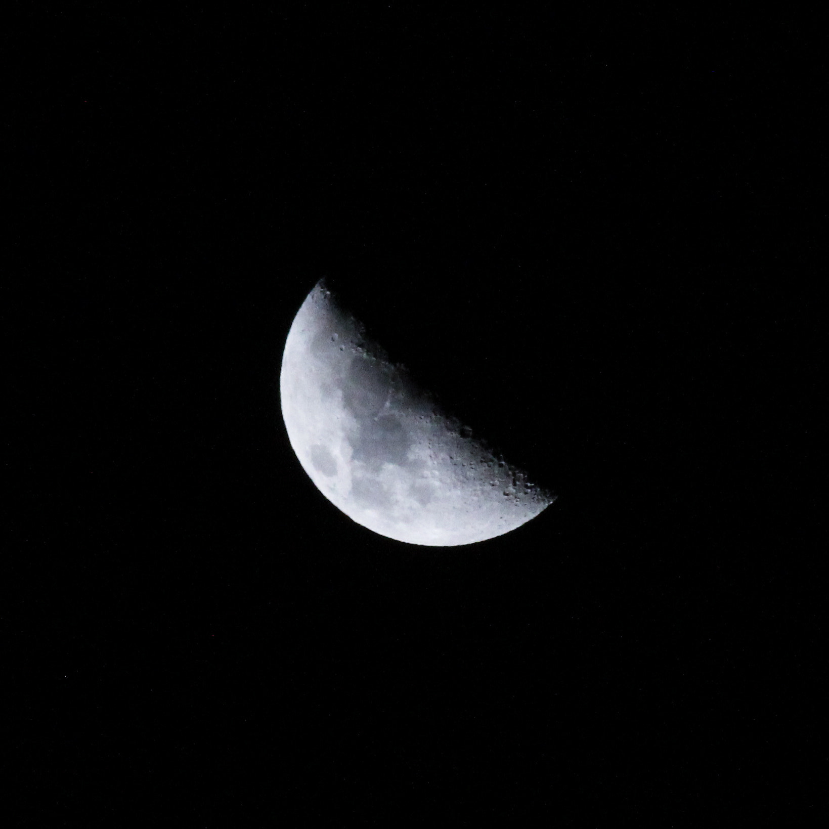 Canon EOS 1200D (EOS Rebel T5 / EOS Kiss X70 / EOS Hi) sample photo. Croissant photography