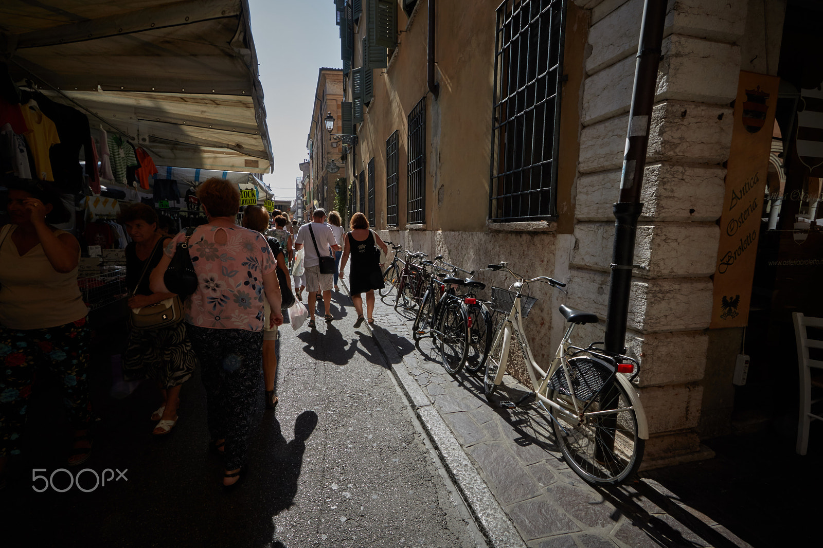 Canon EOS 760D (EOS Rebel T6s / EOS 8000D) sample photo. Market day-mantova photography