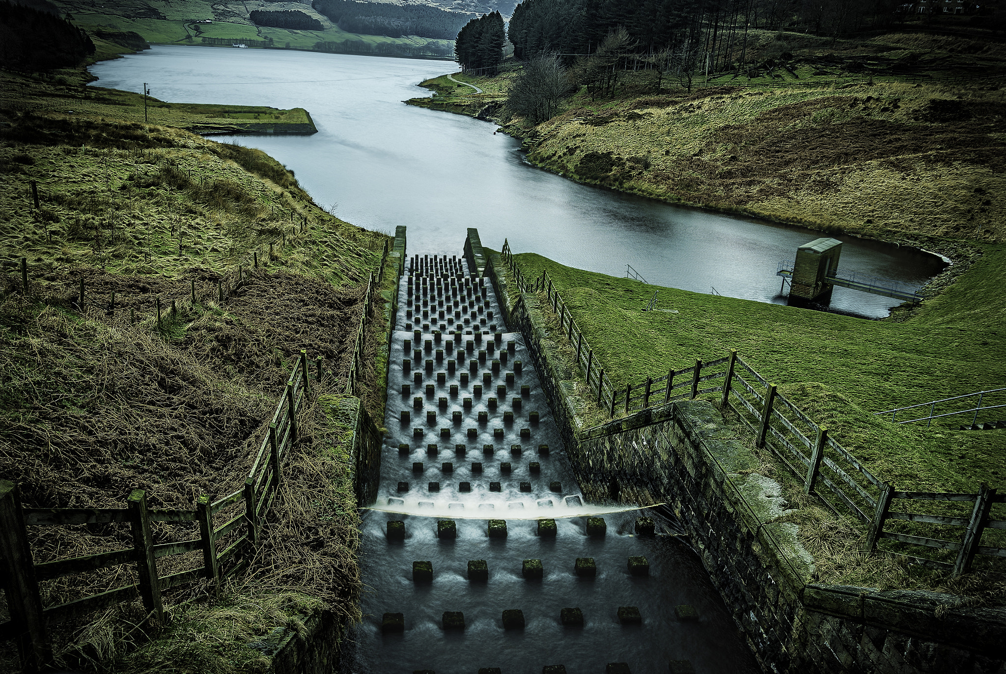 Panasonic Lumix DMC-G7 sample photo. Dovestone reservoir photography