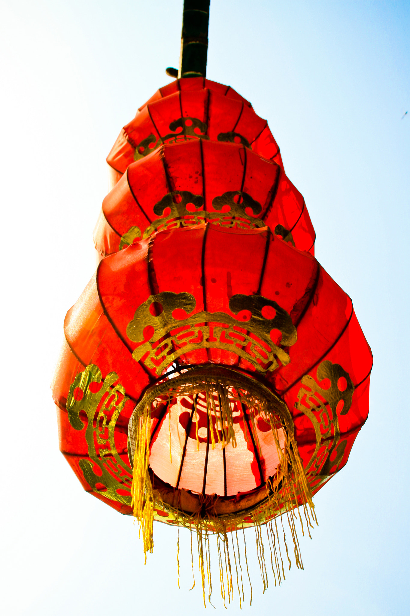 Canon EF 28-135mm F3.5-5.6 IS USM sample photo. Lantern at midday photography
