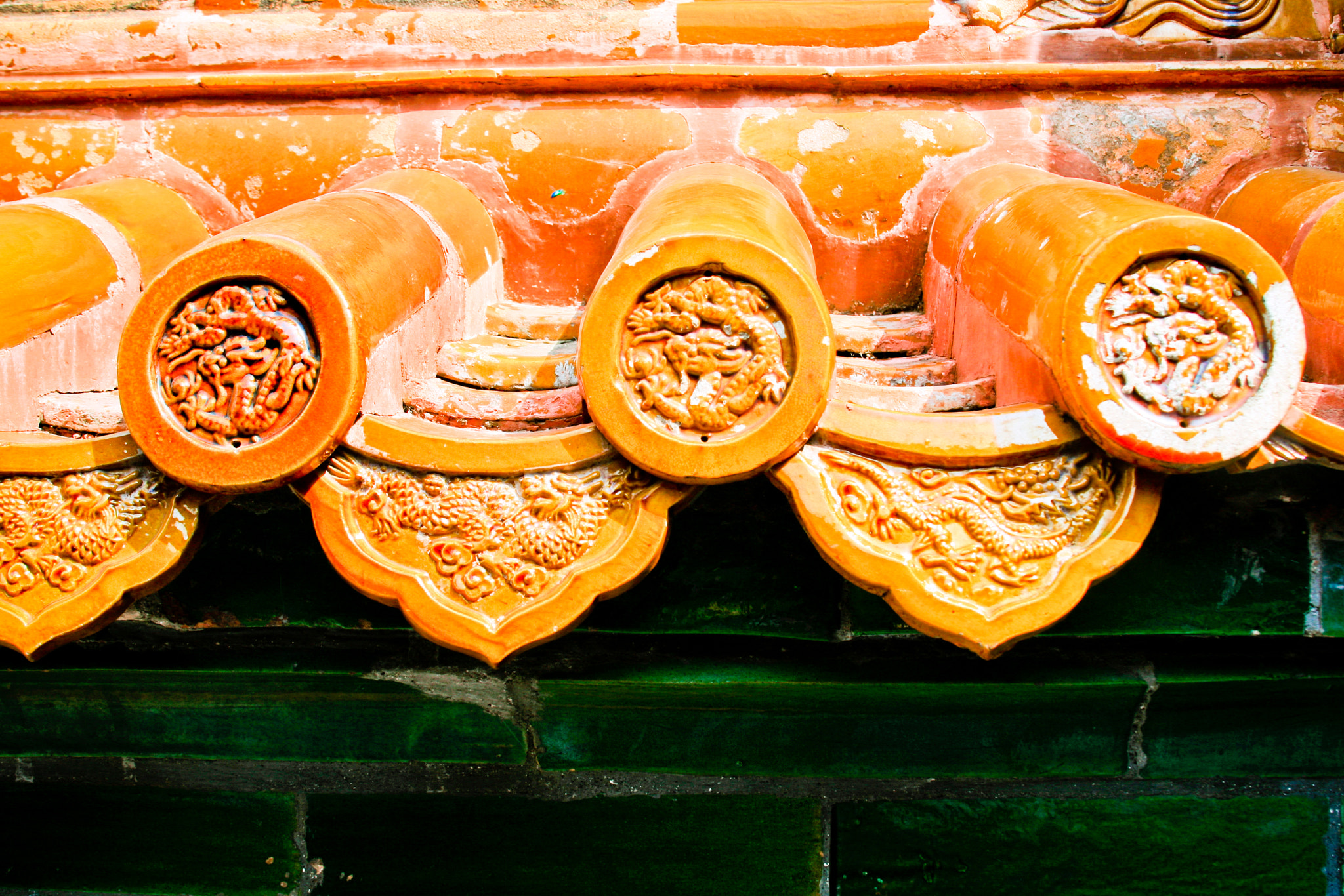 Canon EF 28-135mm F3.5-5.6 IS USM sample photo. Dragon eaves photography