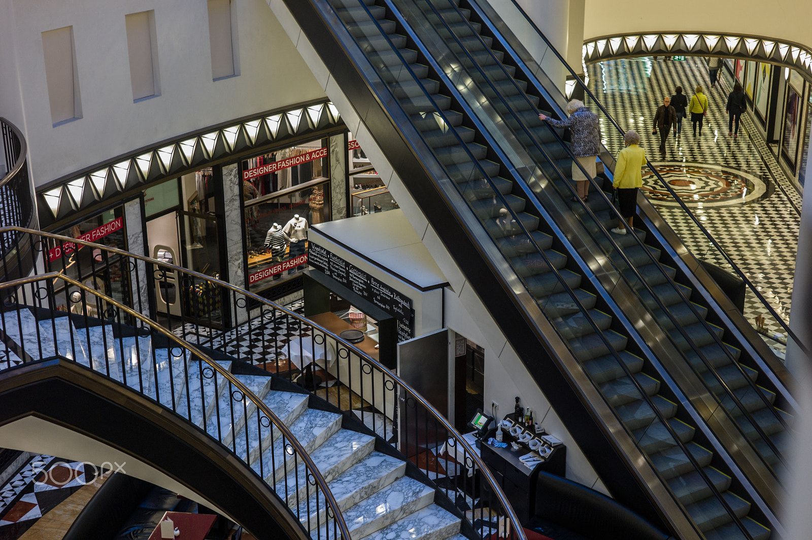 Leica M9 + Summicron-M 50mm f/2 (III) sample photo. Berlin shoping photography