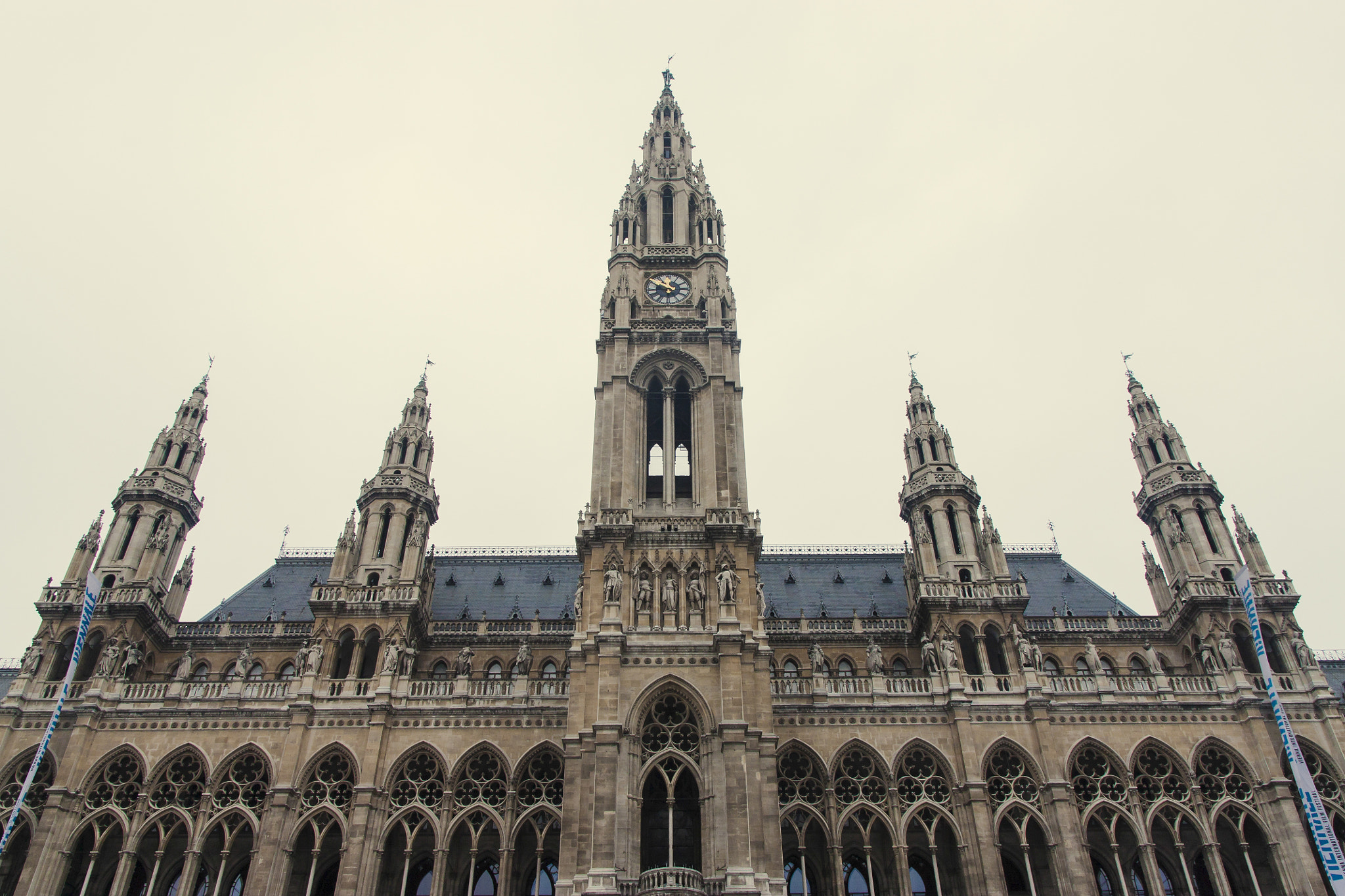 Canon EF-S 17-55mm F2.8 IS USM sample photo. Rathaus photography