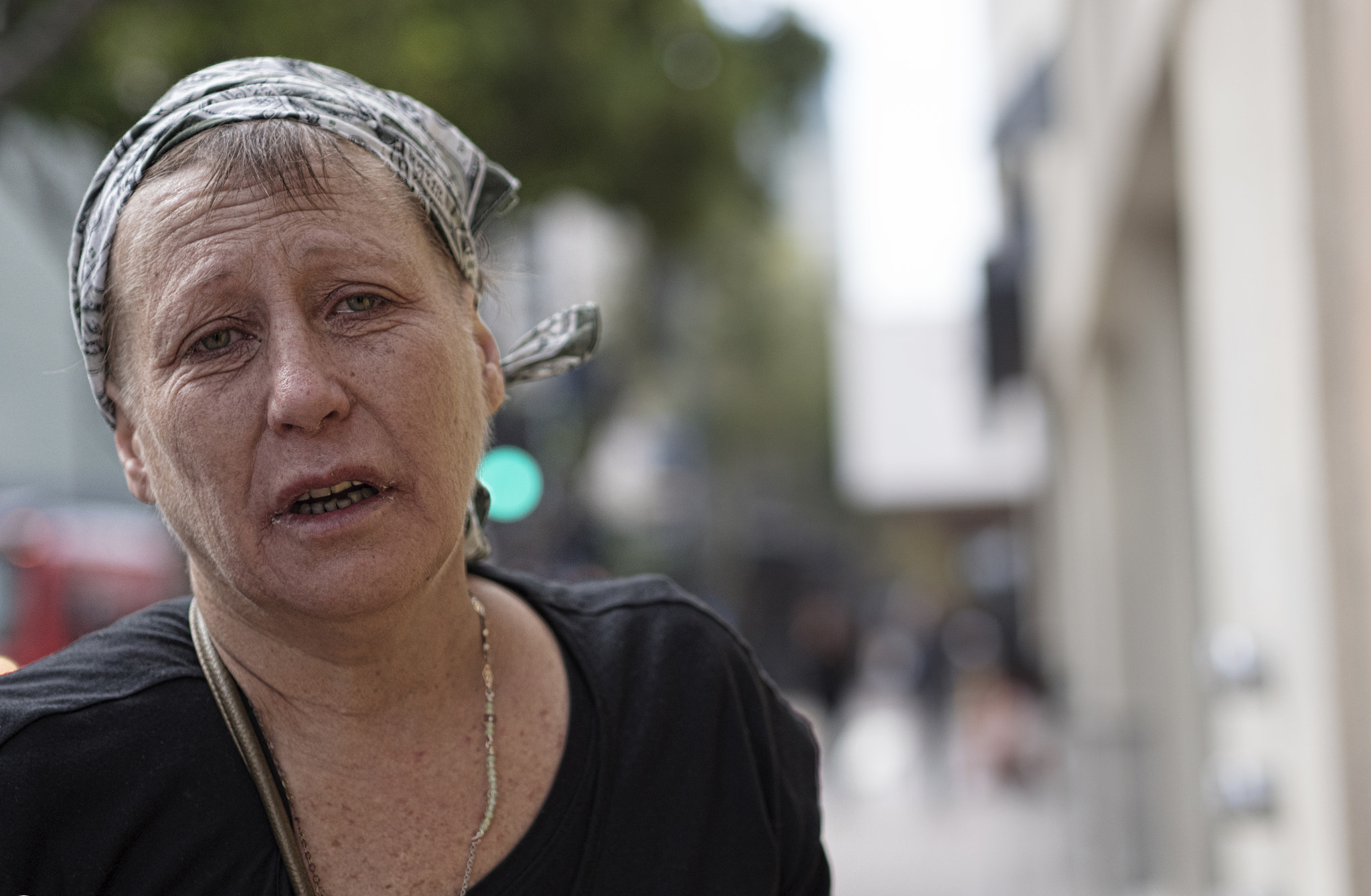 Panasonic Lumix DMC-GH4 + Olympus M.Zuiko Digital 45mm F1.8 sample photo. Woman on the street photography
