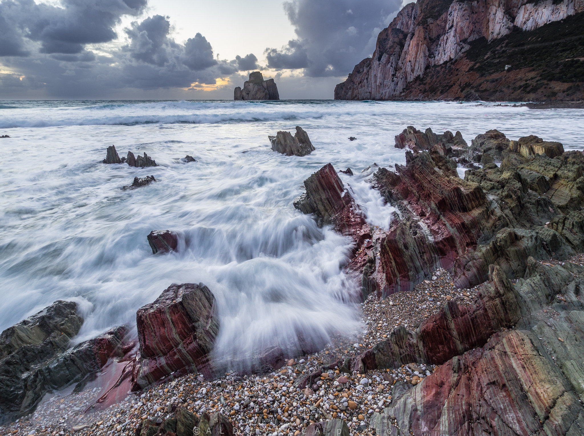 Olympus OM-D E-M10 II + Olympus Zuiko Digital ED 9-18mm F4.0-5.6 sample photo. Waves on the rocks photography