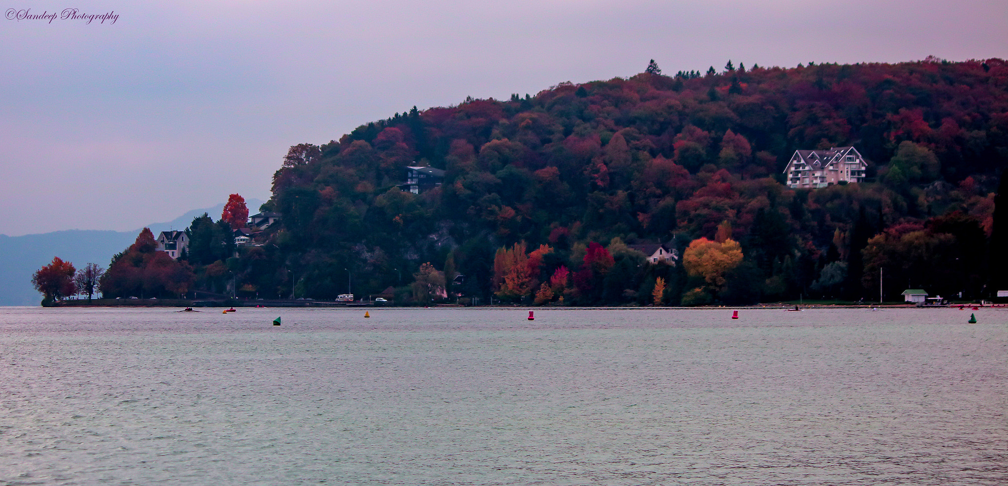 Canon EF-S 55-250mm F4-5.6 IS sample photo. Lake annecy in autumn photography