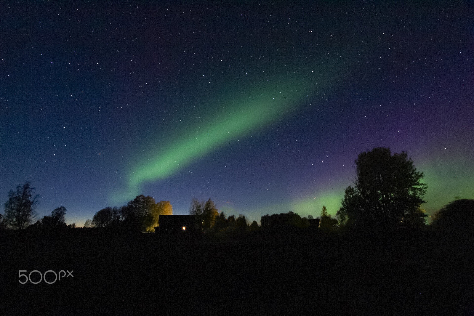 Canon EF-S 10-22mm F3.5-4.5 USM sample photo. Aurora over house photography