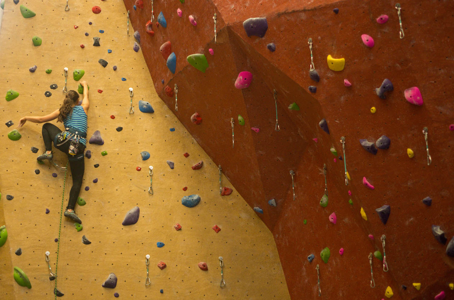 Pentax smc DA 50mm F1.8 sample photo. Girl, climbing photography