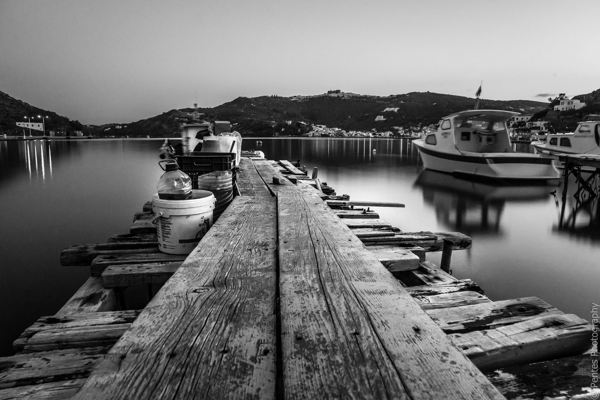 Nikon AF Nikkor 24-85mm F2.8-4D IF sample photo. Silent dock photography