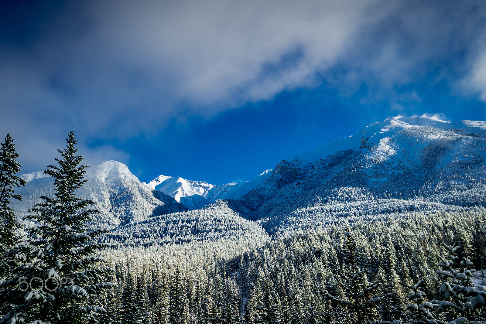 Sony a6300 + Sony E 10-18mm F4 OSS sample photo. Canmore winter landscape photography