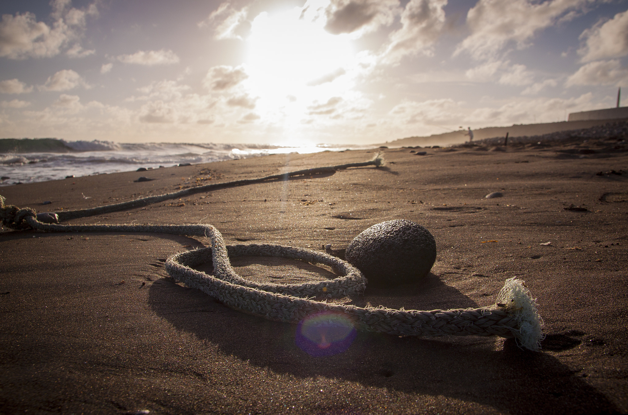 Canon EF-S 17-55mm F2.8 IS USM sample photo. Restos en el mar. photography
