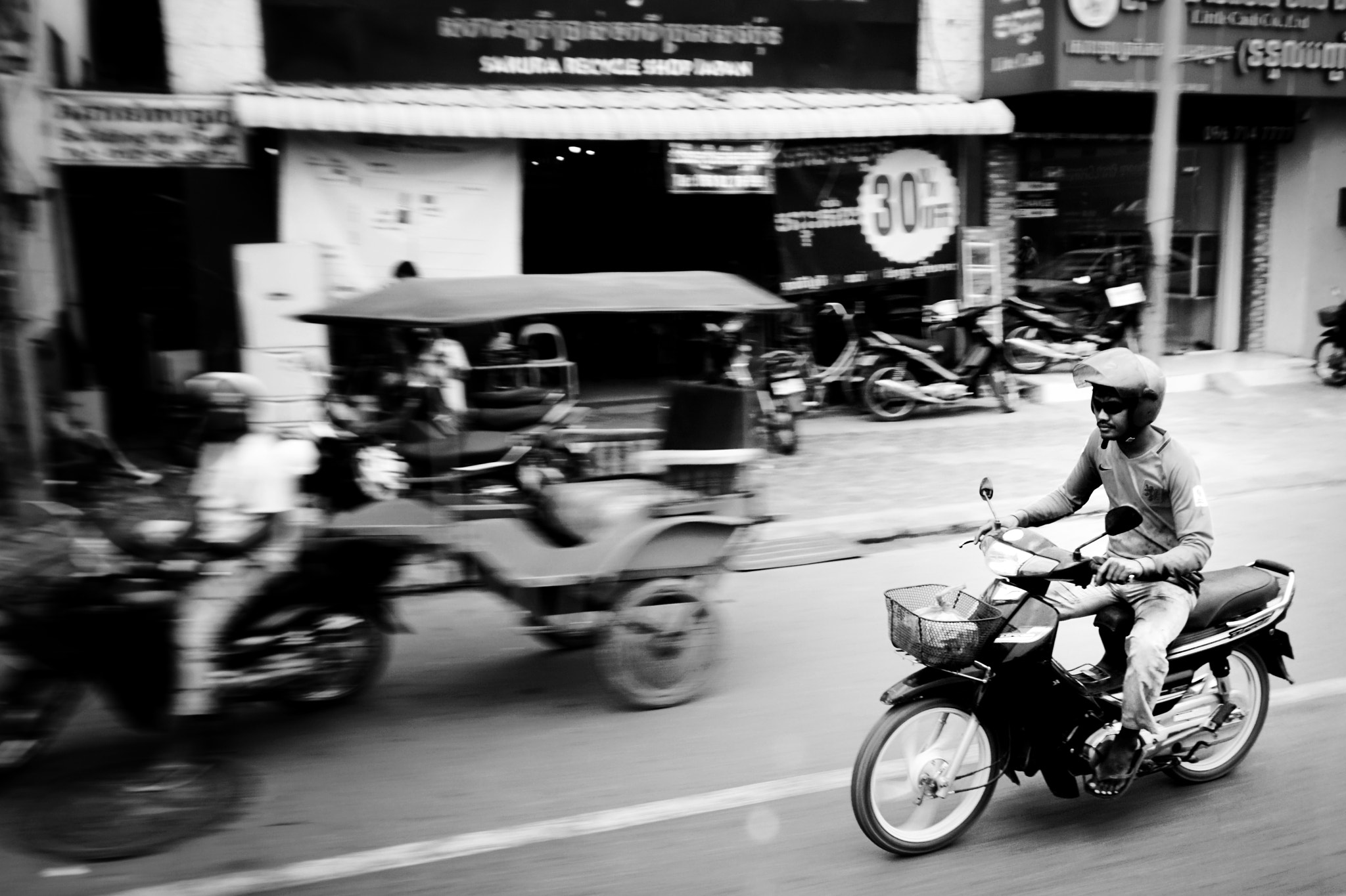 Sony E 16-50mm F3.5-5.6 PZ OSS sample photo. Motor photography