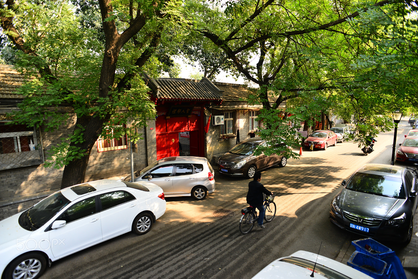 Nikon D800 + Nikon AF Nikkor 20mm F2.8D sample photo. Old beijing streets in the car photography