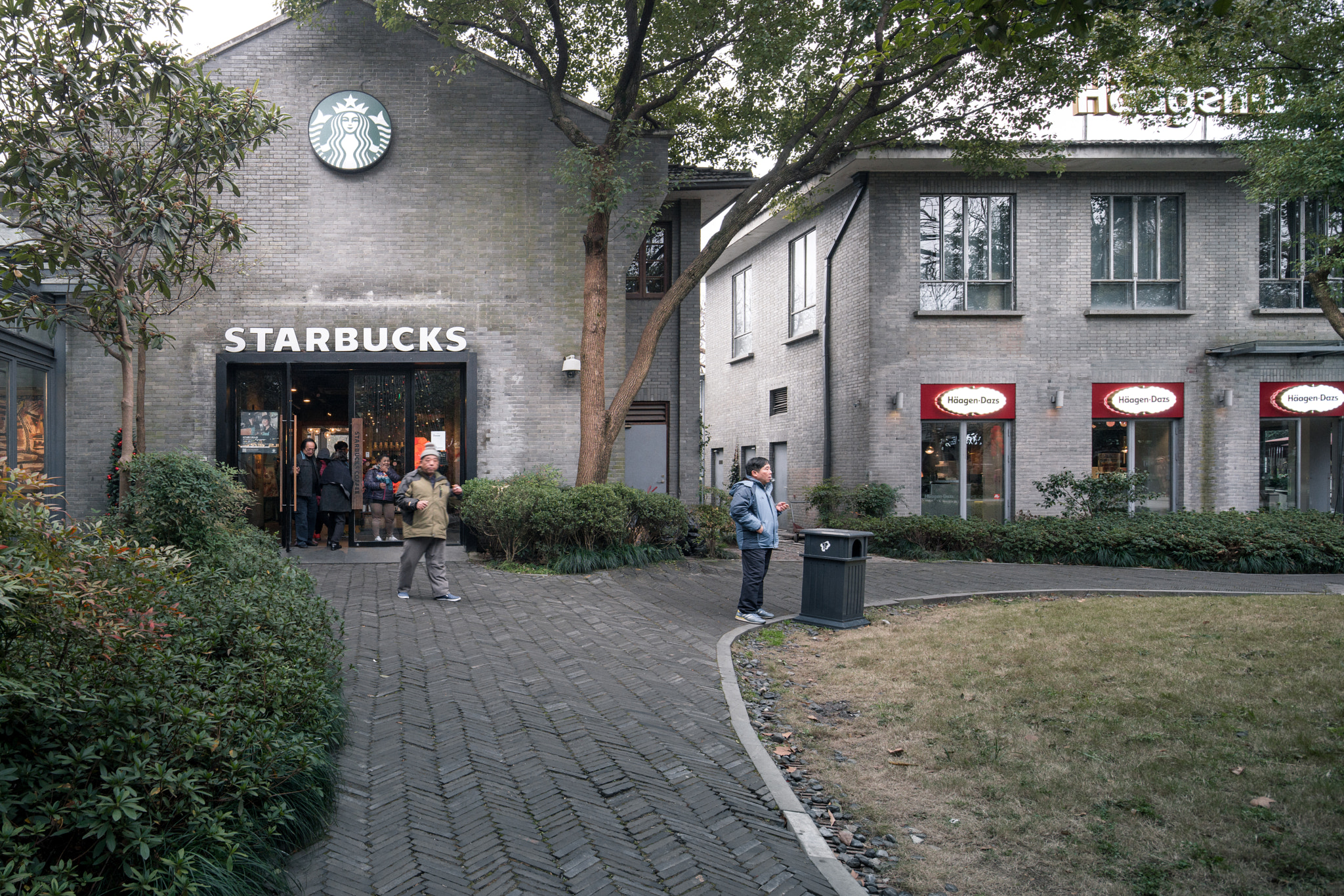 Canon TS-E 17mm F4L Tilt-Shift sample photo. 西湖天地星巴克 photography