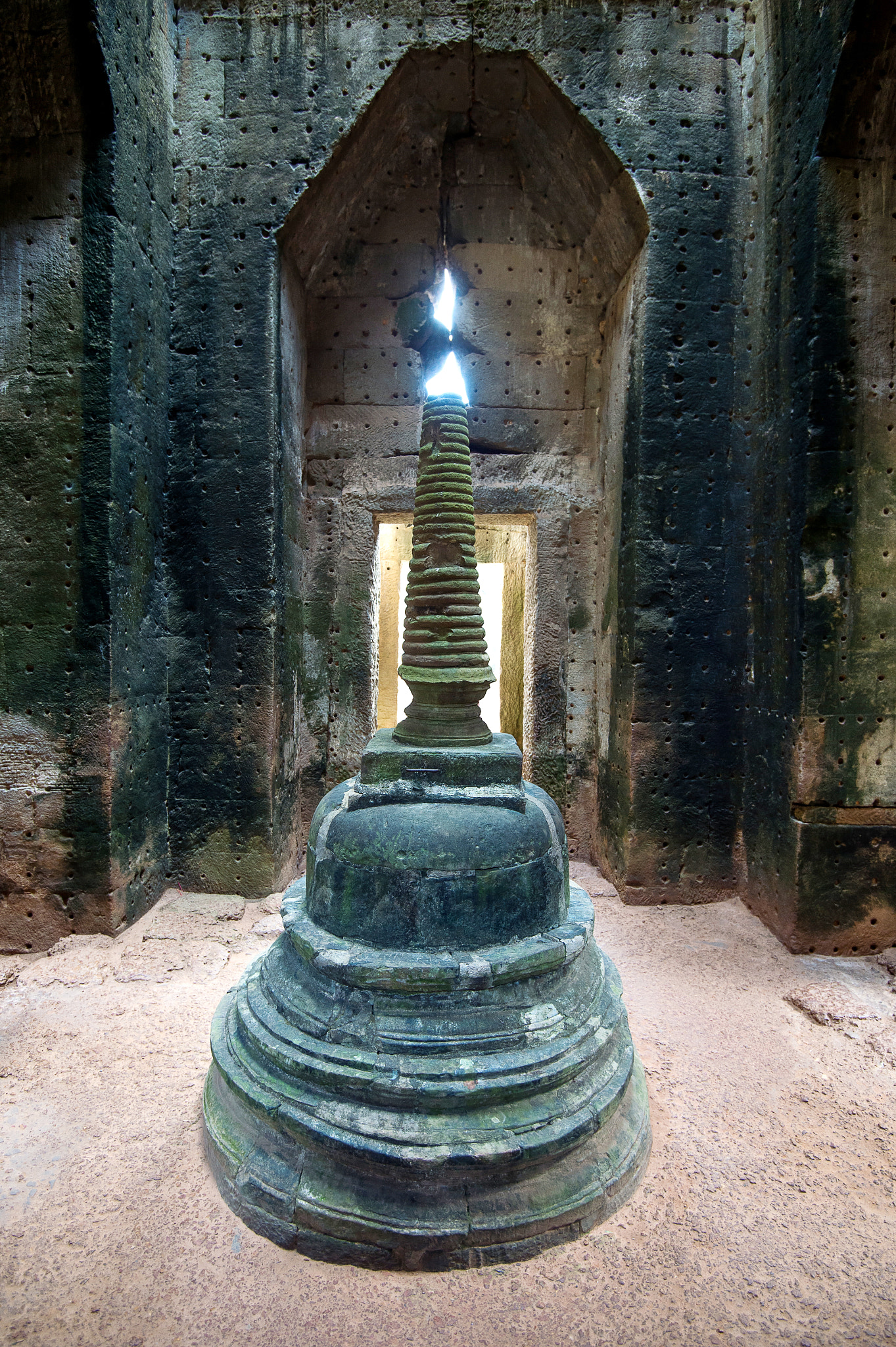 Nikon D4S + Nikon AF-S Nikkor 16-35mm F4G ED VR sample photo. The pagoda sacred stone in the centre of preah khan temple, angk photography