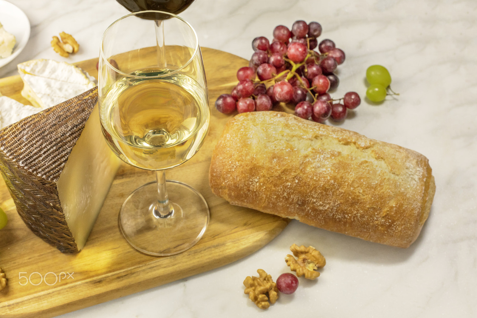 Canon EOS 5DS R sample photo. White wine, cheese, bread and grapes at tasting photography