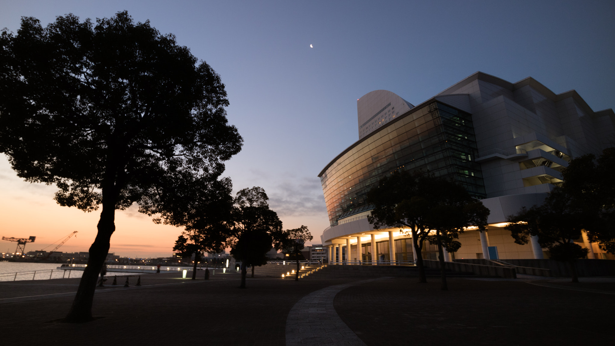 Canon EF-M 11-22mm F4-5.6 IS STM sample photo. The way to light and colors photography
