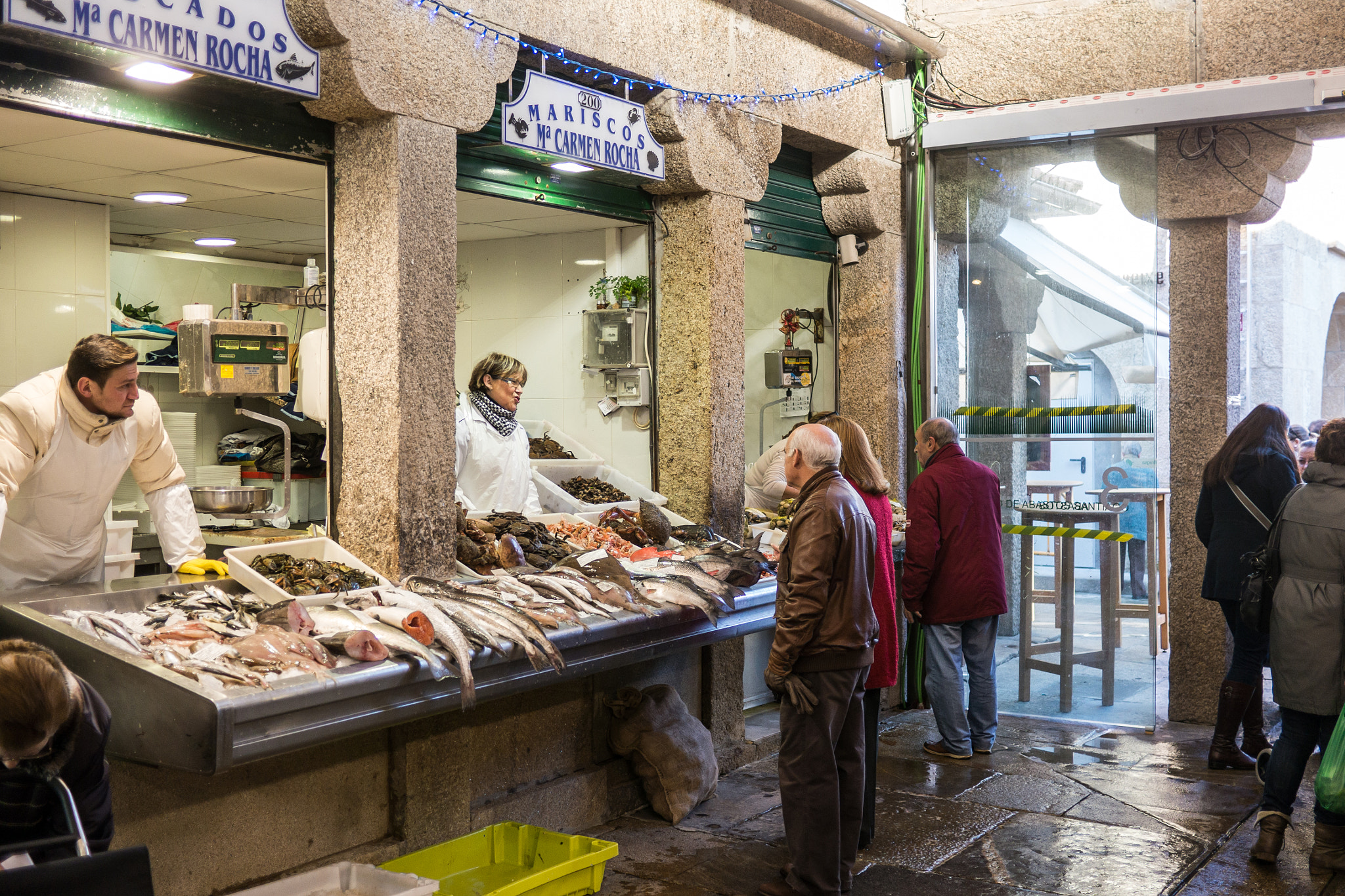 Panasonic Lumix DMC-G5 + Panasonic Lumix G 20mm F1.7 ASPH sample photo. Santiago de compostela, spain - december 14, 2013 - view of a seafood store selling fish in the... photography