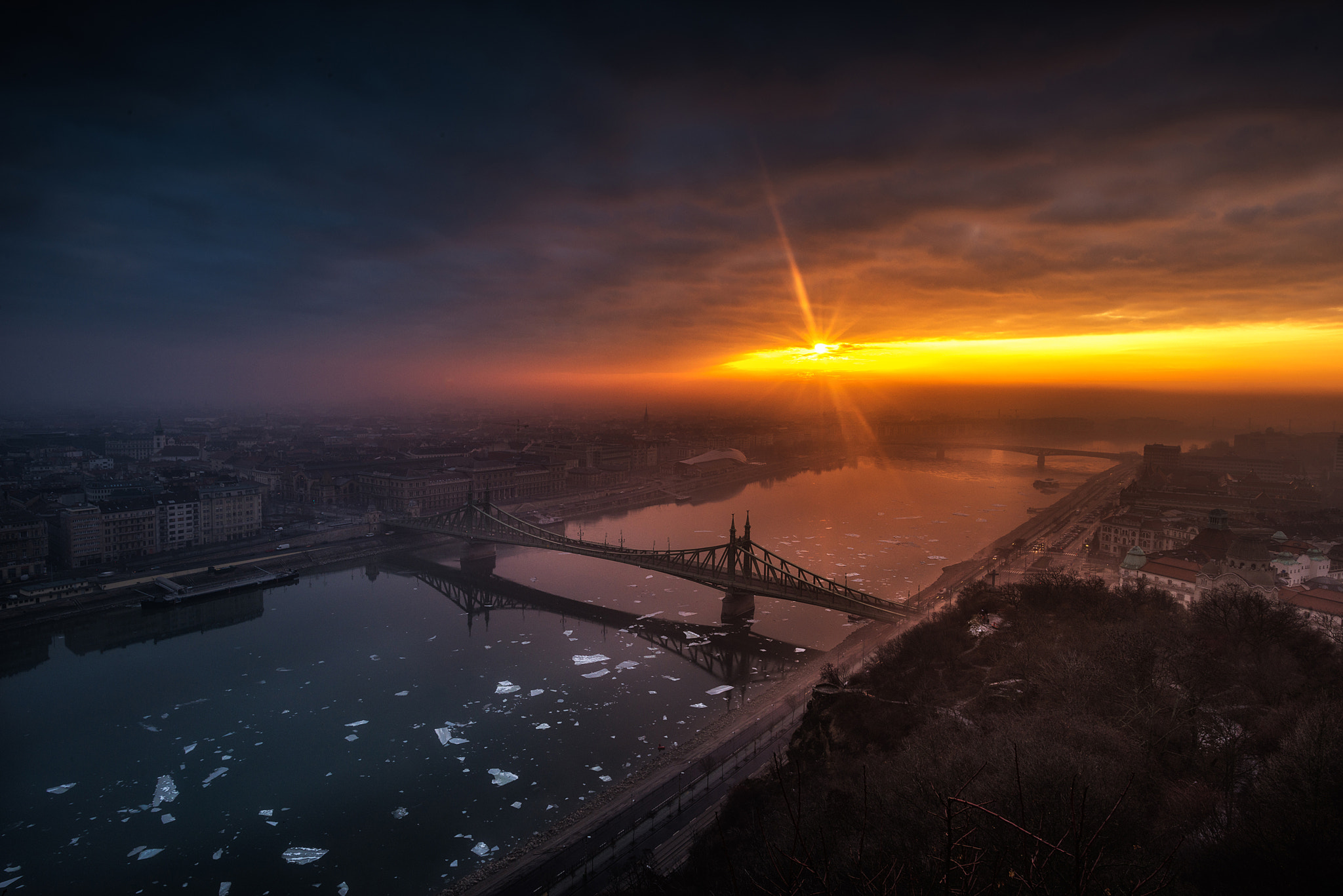 Nikon D800 + Nikon AF-S Nikkor 20mm F1.8G ED sample photo. Frozen sunrise photography