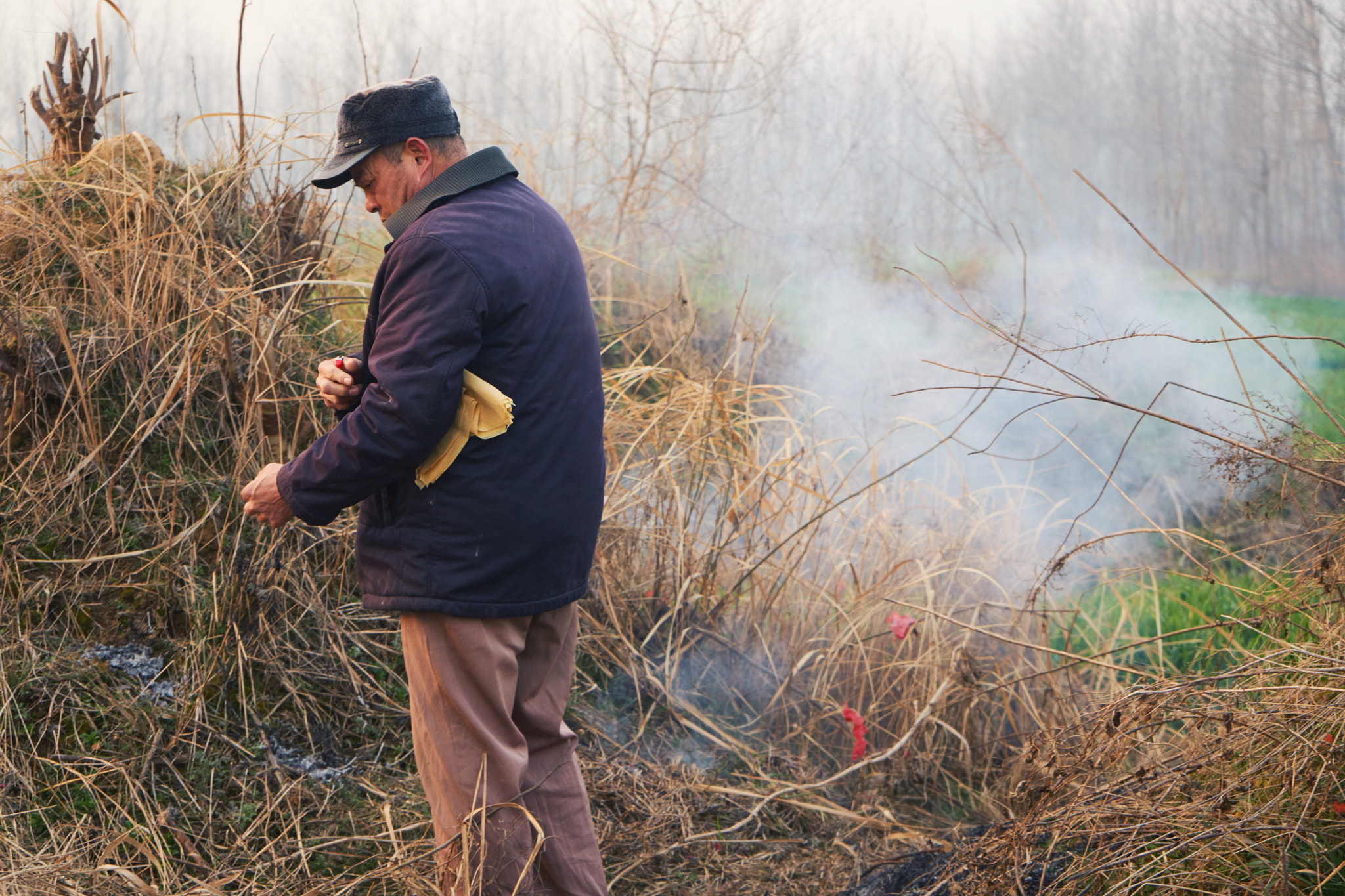 Sony a7 sample photo. Burn  paper  money  beside  graves photography