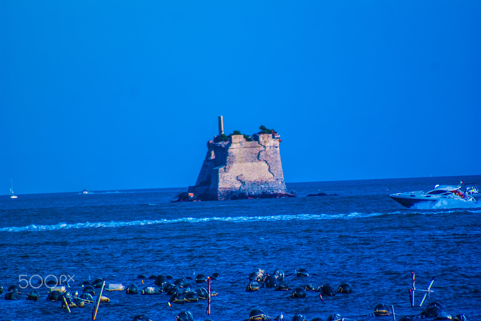 Sony 75-300mm F4.5-5.6 sample photo. Genova photography