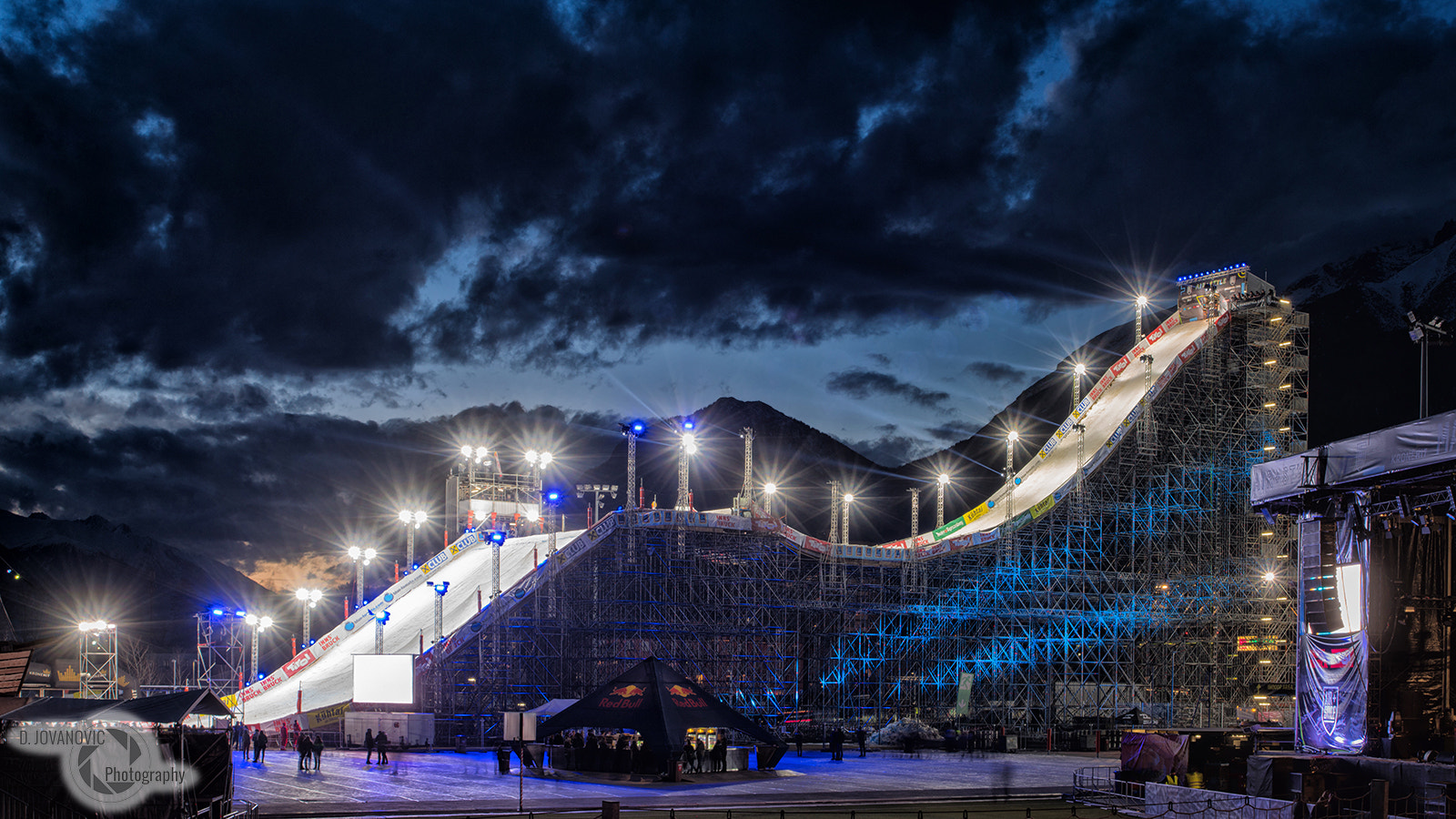 Sony a99 II + 35-70mm F4 sample photo. Air & style photography