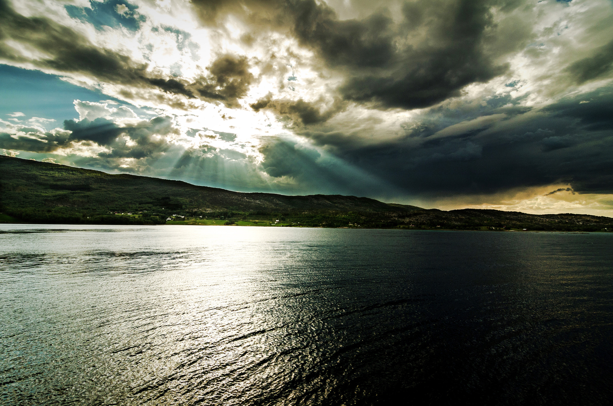 Tokina AT-X Pro 11-16mm F2.8 DX sample photo. Incoming photography