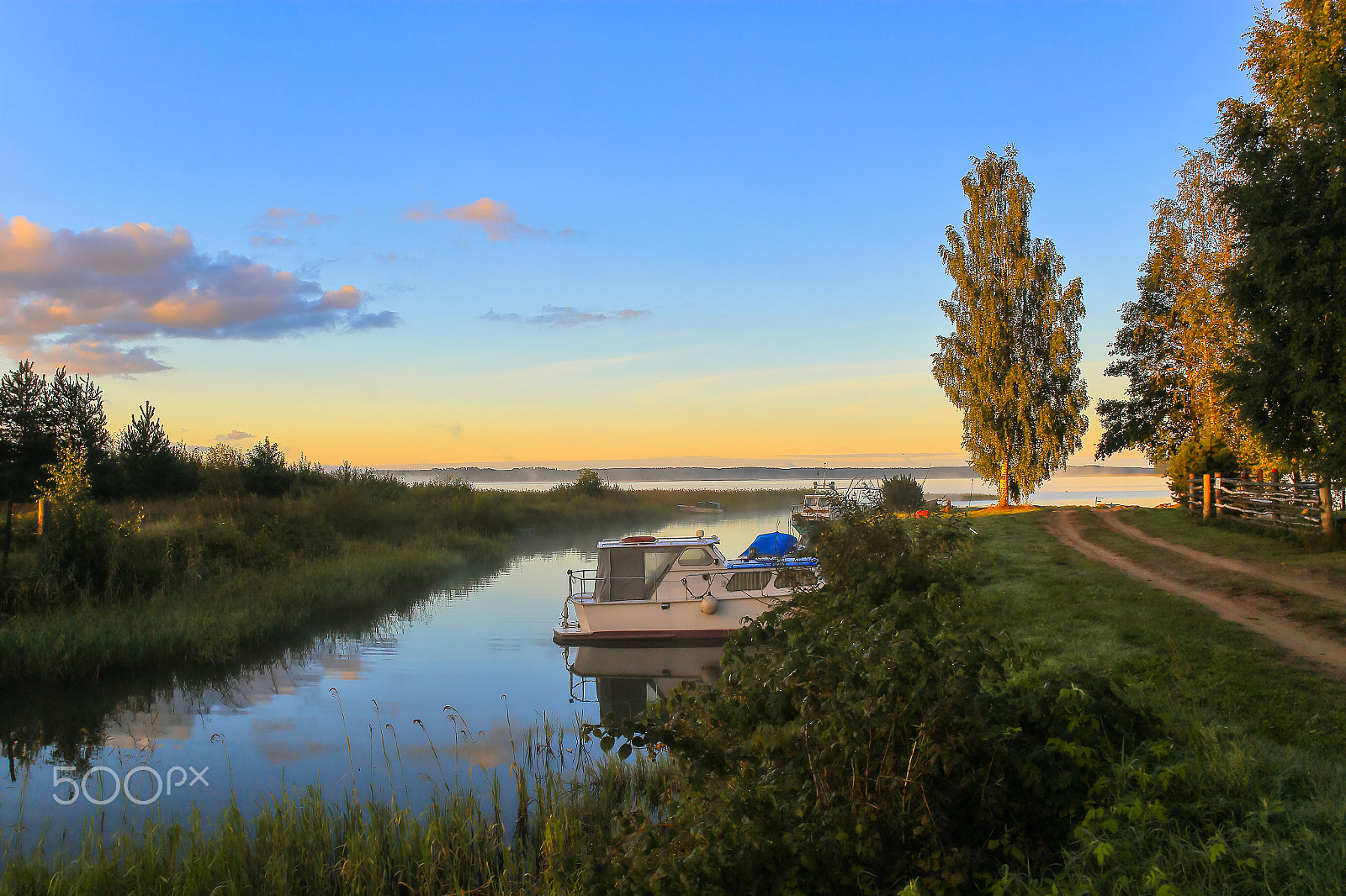 Canon EF 28-80mm f/2.8-4L sample photo. A landscape on the lake at sunrise photography