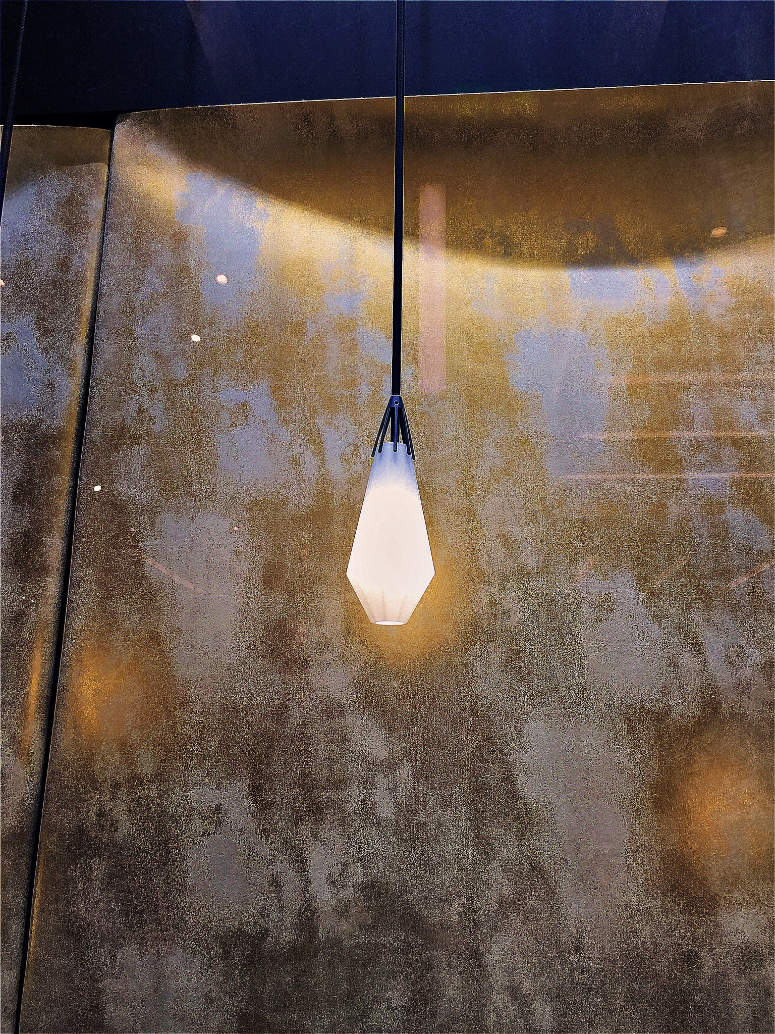 Hipstamatic 331 sample photo. Pendant lamp photography