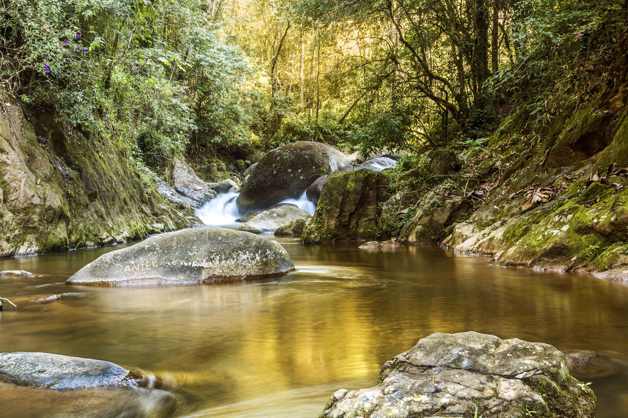 Canon EF 28-135mm F3.5-5.6 IS USM sample photo. Rio quente! photography