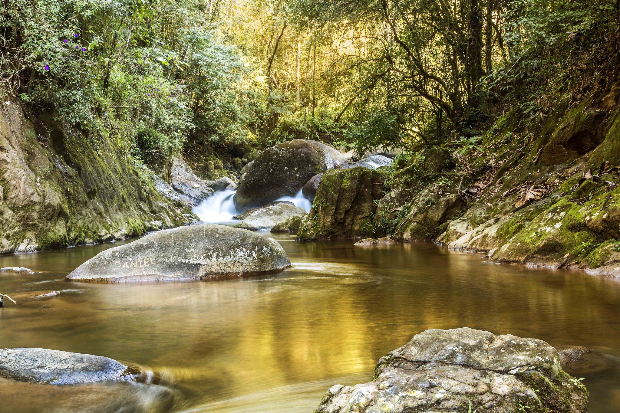 Canon EOS 70D sample photo. Rio quente! photography